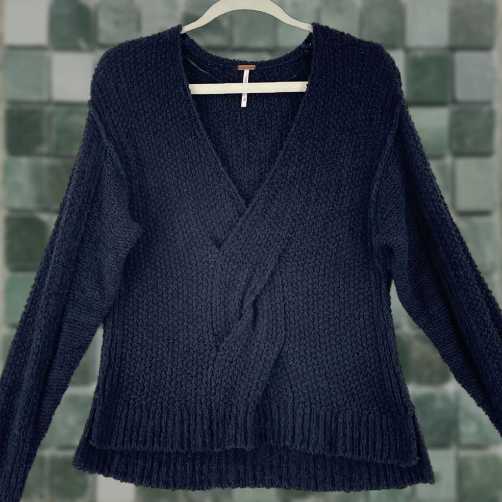 Free People Free People Coco V-Neck Front Twist Sweater Women Knit Long Sleeve Size XS Black Pullover Size XS / US 0-2 / IT 36-38 - 1 Thumbnail