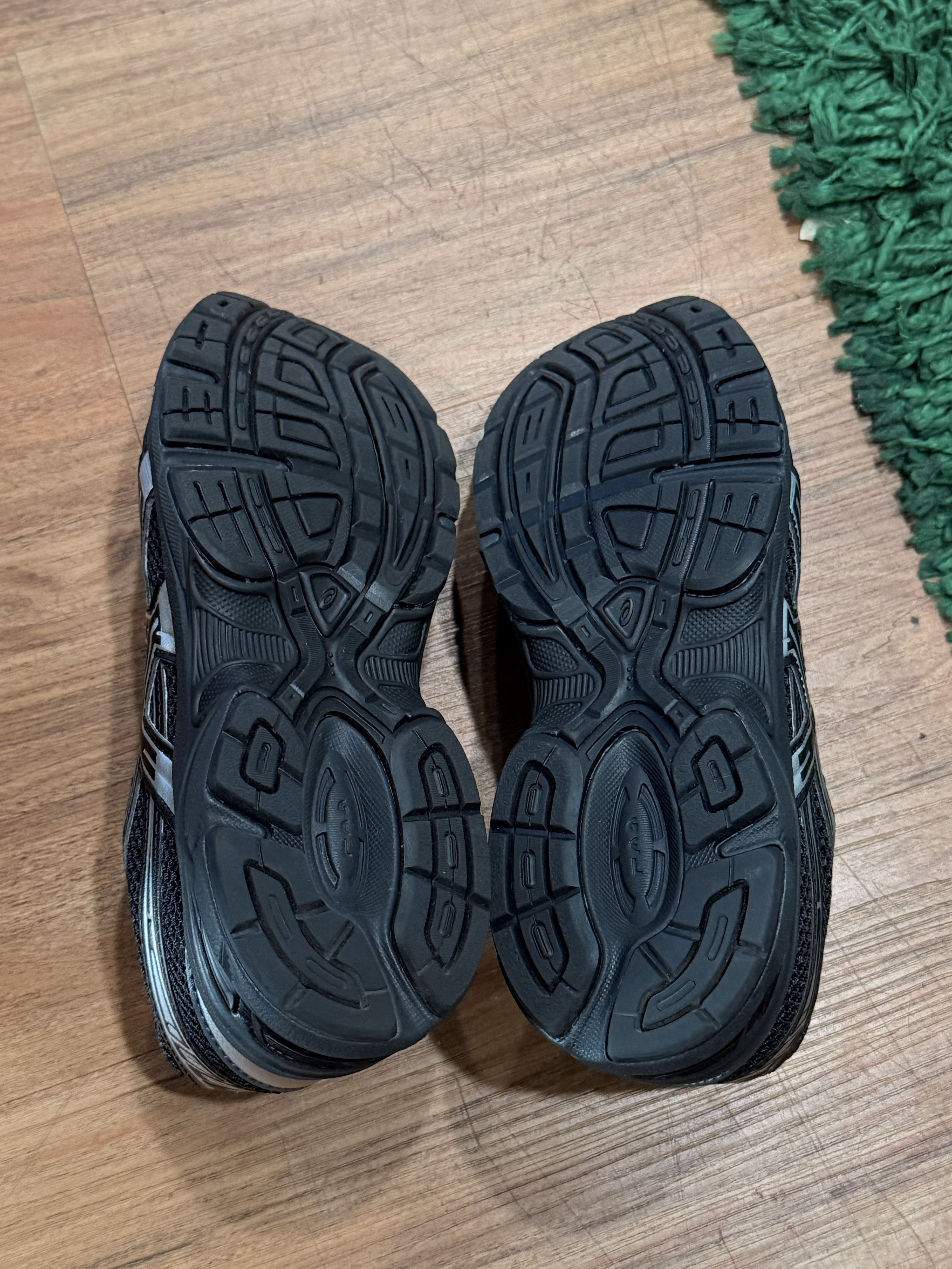 Asics ASICS - Black Silver Running Shoes - Size 5Y / 7W Size US 7 / IT 37 - 4 Thumbnail