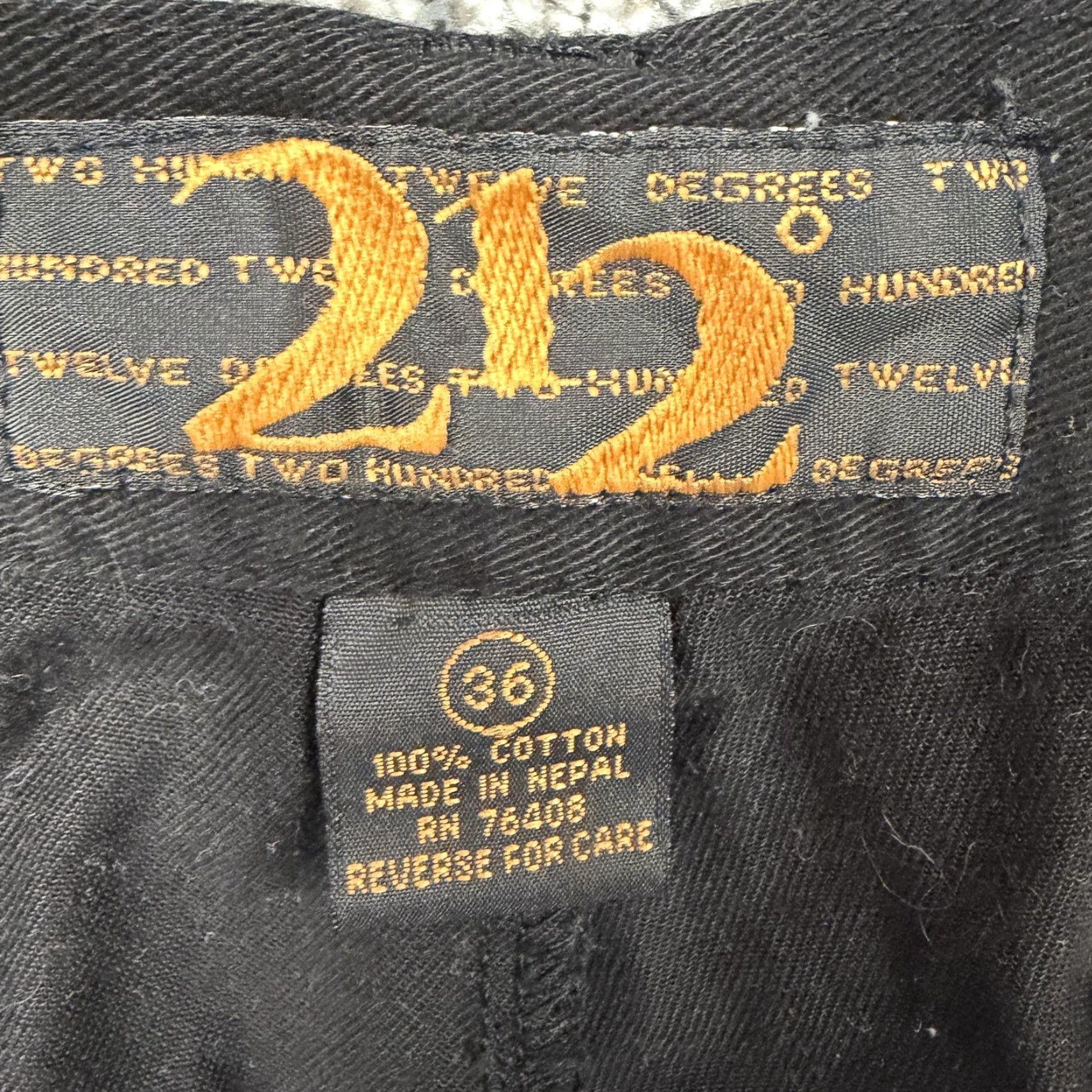 Vintage VINTAGE 212 Degrees Chino Shorts Mens 35x8 Black Pleated Skater Streetwear Size US 35 - 7 Thumbnail