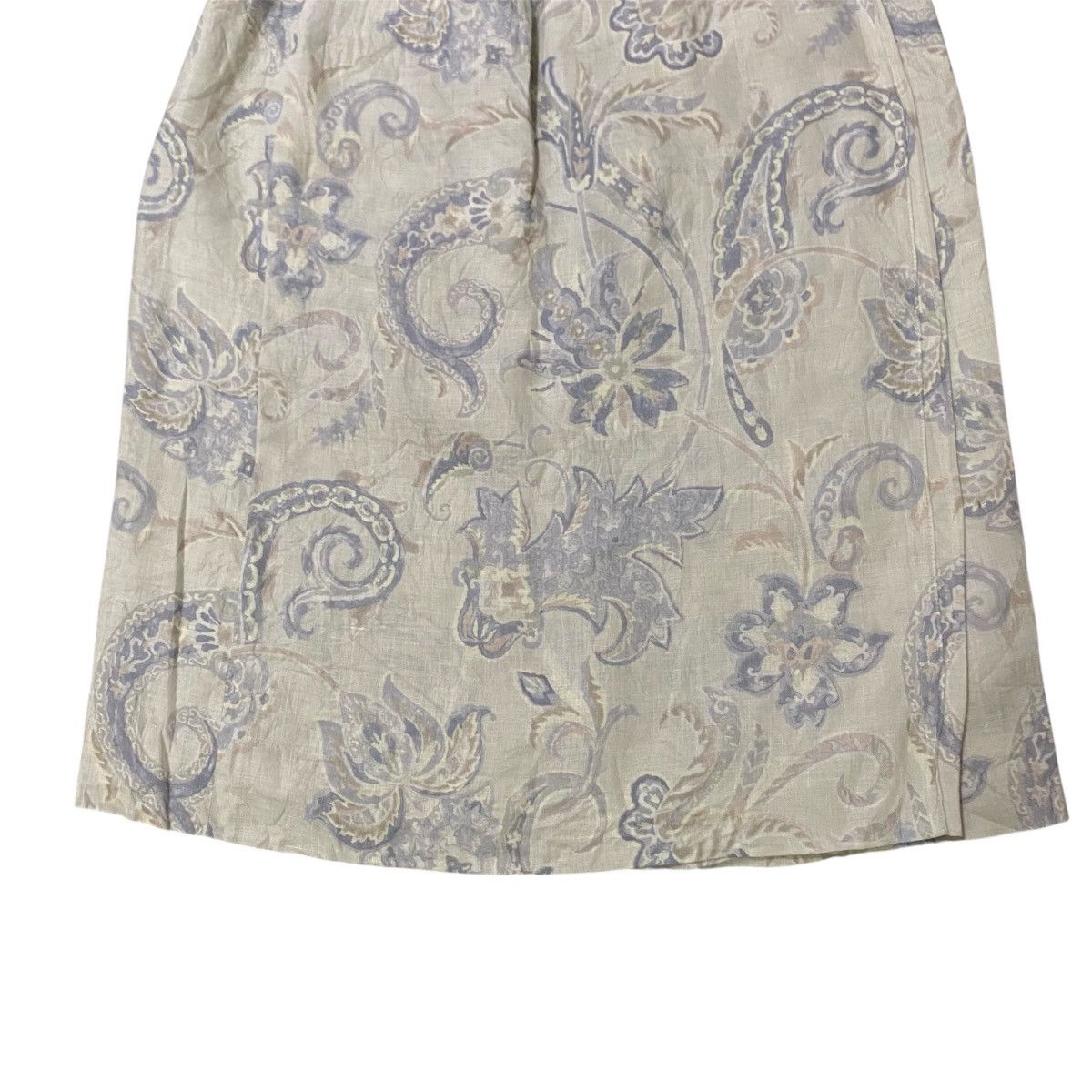 Burberry Vintage Burberry Floral Mini Skirt Made in Italy / Size 9 Size 26" / US 2 / IT 38 - 8 Thumbnail