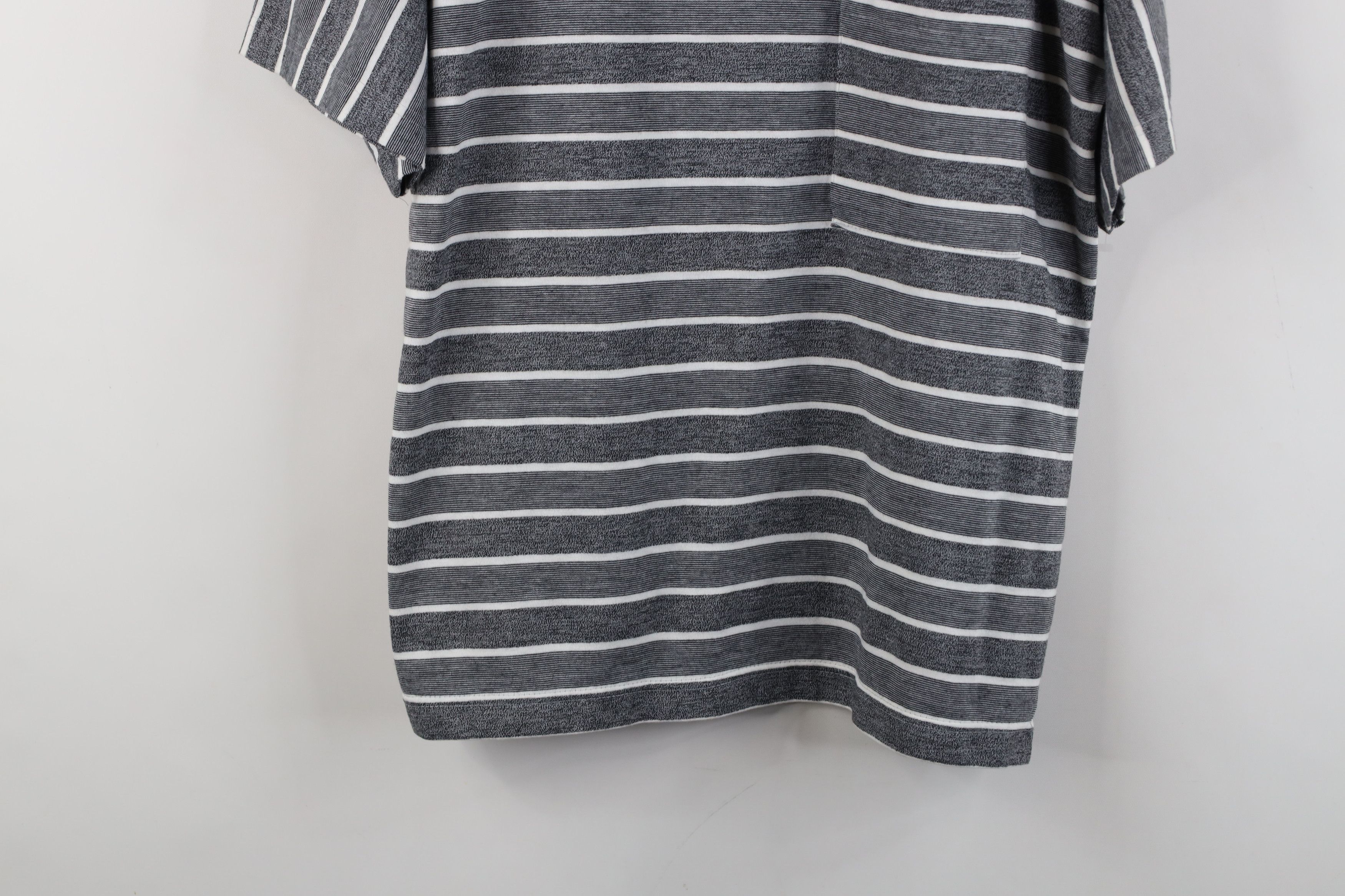 Vintage Vintage 90s Streetwear Block Pocket Short Sleeve T-Shirt Size US S / EU 44-46 / 1 - 3 Thumbnail