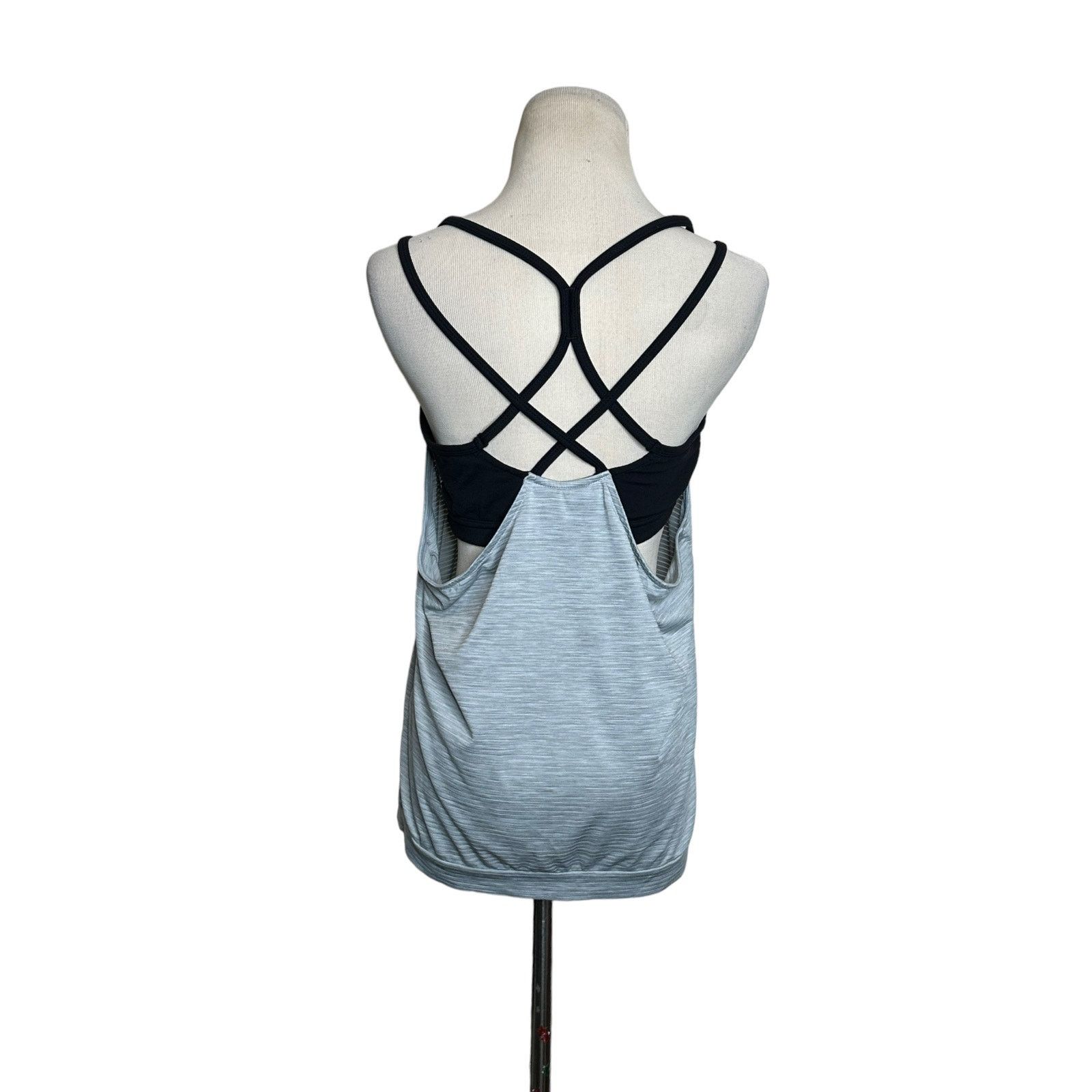 Athleta Athleta gray black build in bra tank top size small Size S / US 4 / IT 40 - 6 Thumbnail