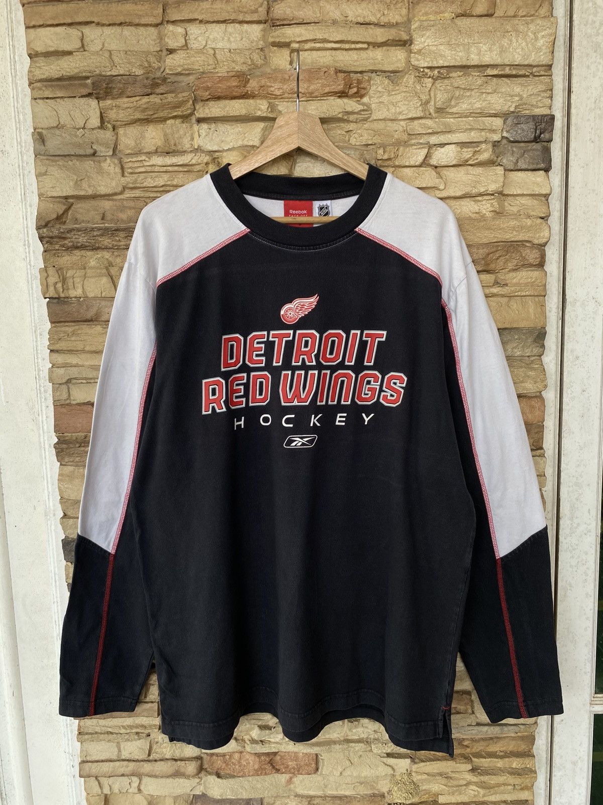 Vintage Vintage Reebok Detroit Red Wings Center Ice Performance Long Sleeve Tshirt Size US L / EU 52-54 / 3 - 1 Thumbnail