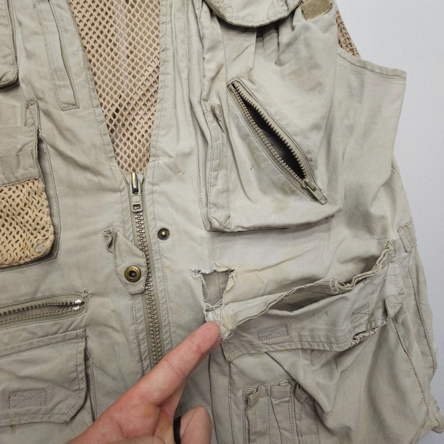 Banana Republic VINTAGE Banana Republic Vest Mens Large Safari Fishing Hunting Photography Thrashed Size US L / EU 52-54 / 3 - 4 Thumbnail