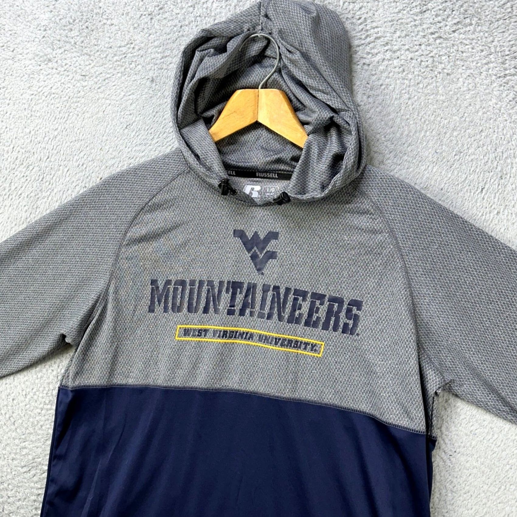 Vintage Russell West Virginia Mountaineers Mens Sweatshirt Hoodie Gray Blue Geometric Logo Pullover Crew Neck Long Sleeve Athletic Warm TMTS Size US L / EU 52-54 / 3 - 2 Thumbnail