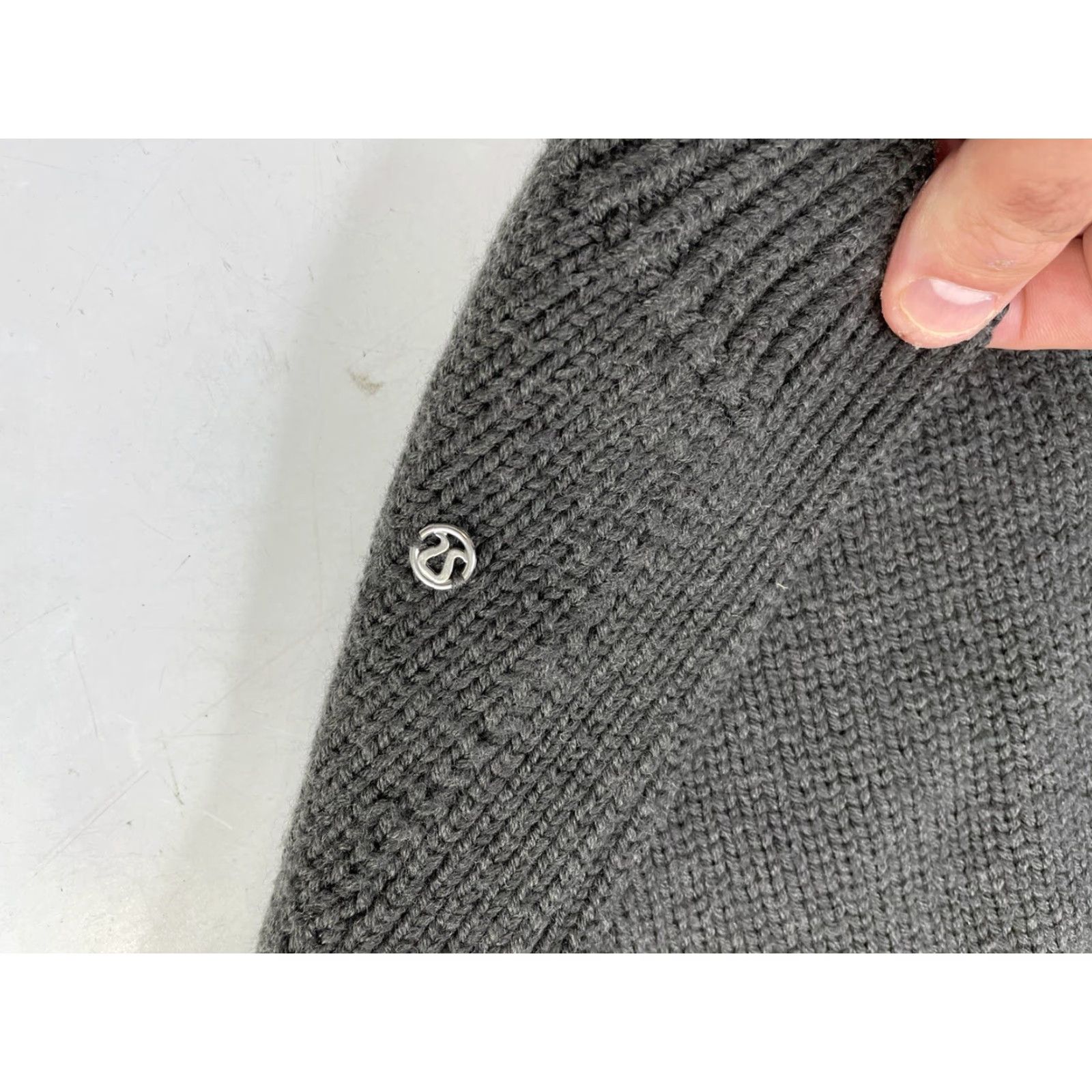 Lululemon Lululemon Athletica Gray Knit Merino Wool Pullover Sweater 4 Women Size 4 Gray Pullover Knit Heavyweight Long Sleeve Round Neck Thumbholes Vintage No Size S / US 4 / IT 40 - 2 Thumbnail
