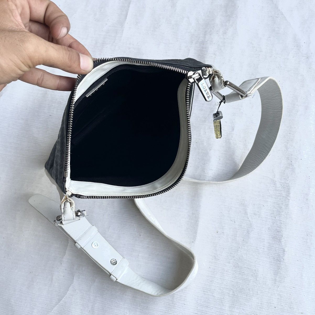 Loewe Loewe Repeat Anagram Embossed Unisex Crossbody Size ONE SIZE - 6 Thumbnail