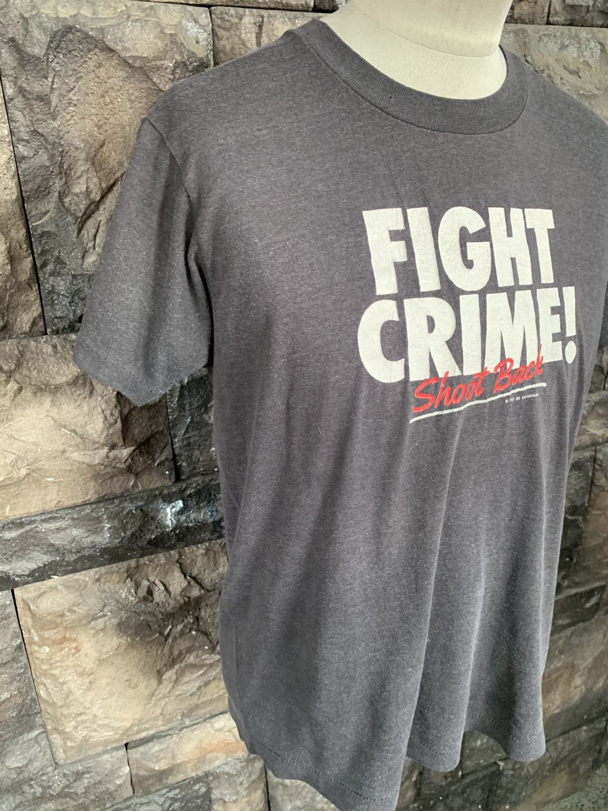 Vintage Vintage 80s Fight Crime Shoot Back Graphics T shirt Size US L / EU 52-54 / 3 - 5 Thumbnail