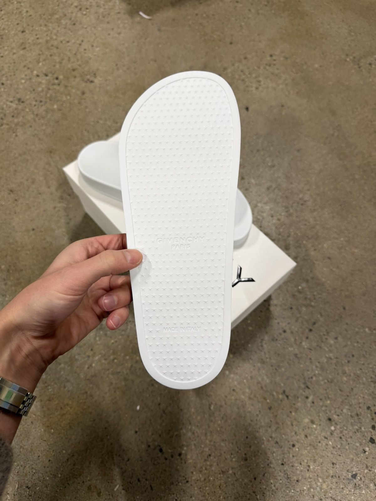 Givenchy Givenchy Rubber Pool Slides NEW 475$ Size US 9 / EU 42 - 5 Thumbnail