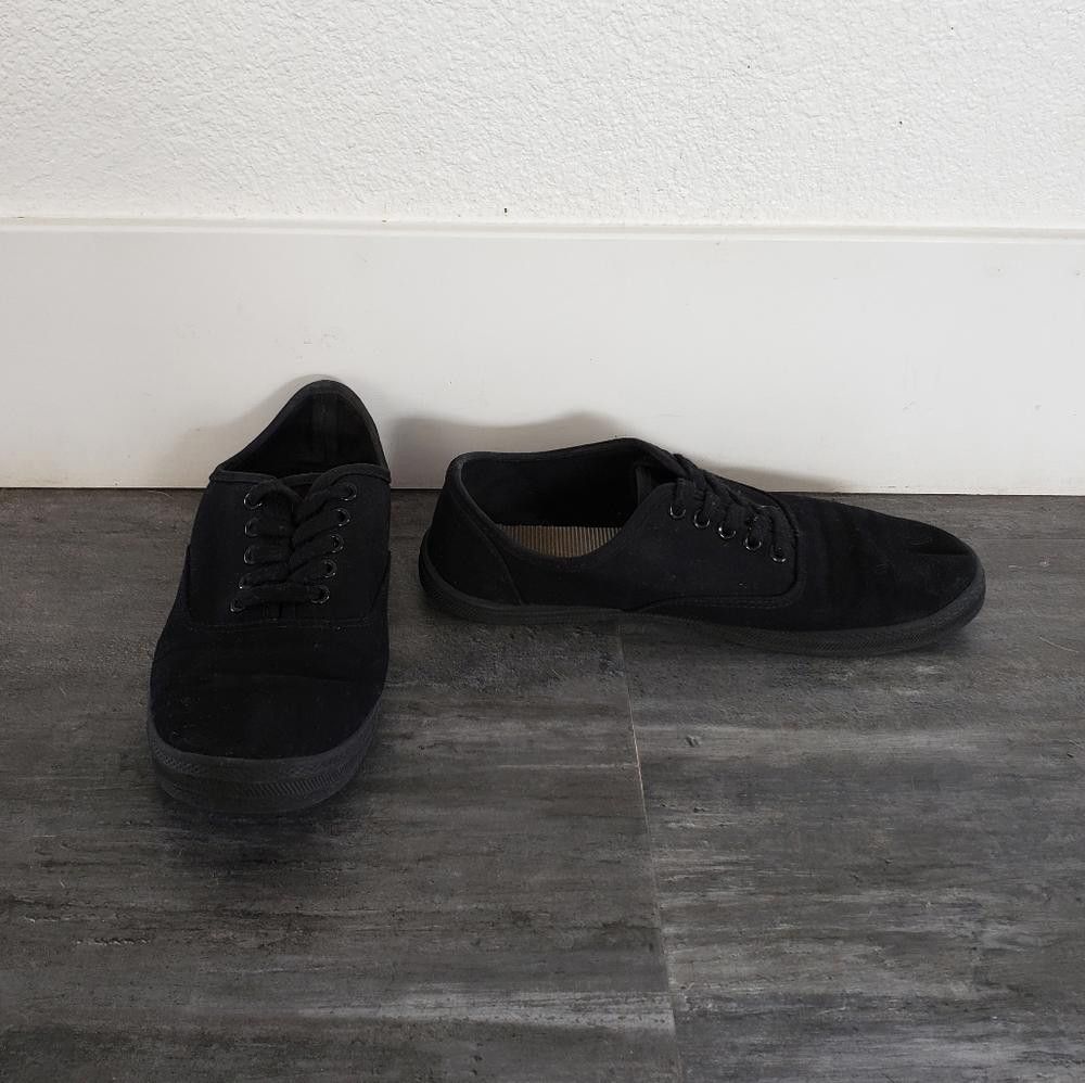 Designer Black Basic Mossimo Laced Up Sneaks Size US 7 / IT 37 - 1 Thumbnail