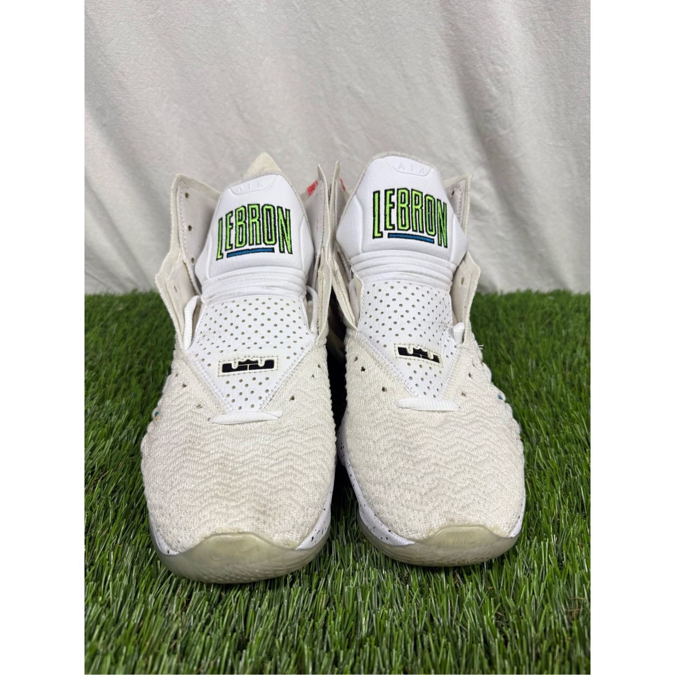 Nike Size 8.5 - Nike LeBron 17 Air Command Force White Basketball Size US 8.5 / EU 41-42 - 2 Thumbnail