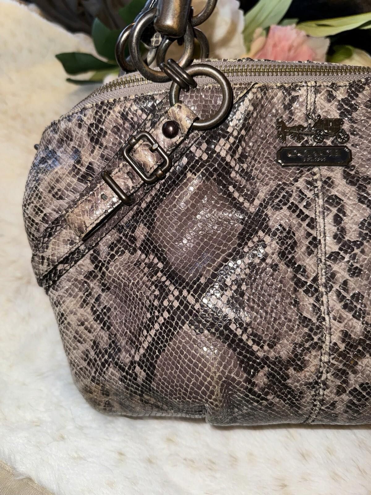 Coach Coach Snakeskin Hand Bag Purse Tote Satchel Soft Leather Size ONE SIZE - 7 Thumbnail