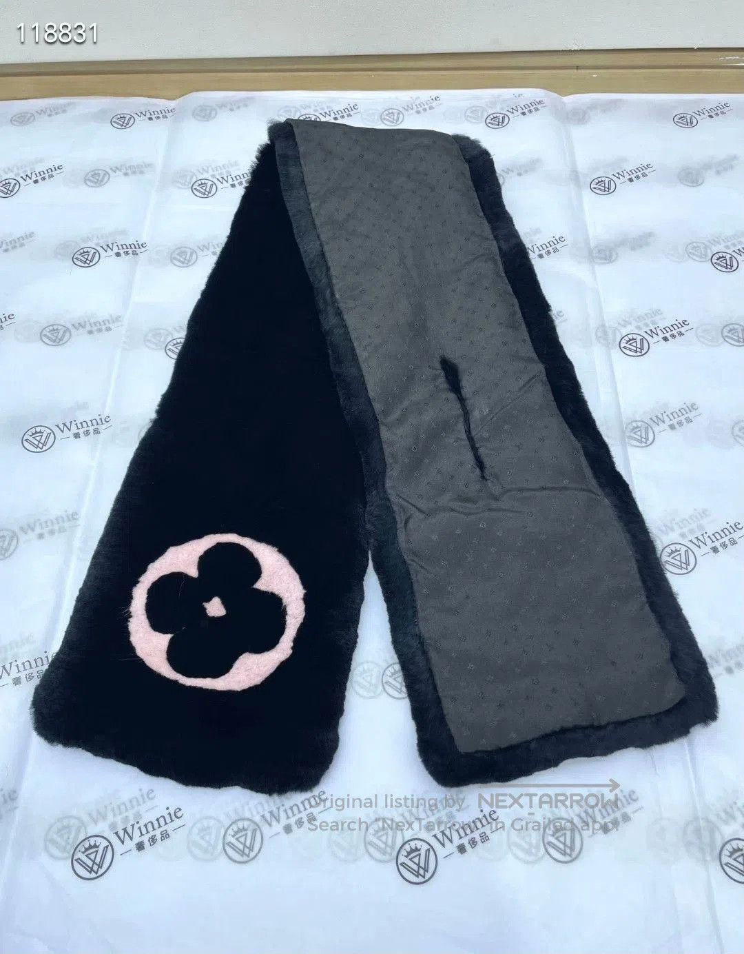 Louis Vuitton LV Black Pink Logo Fur Scarf. Size ONE SIZE - 3 Thumbnail