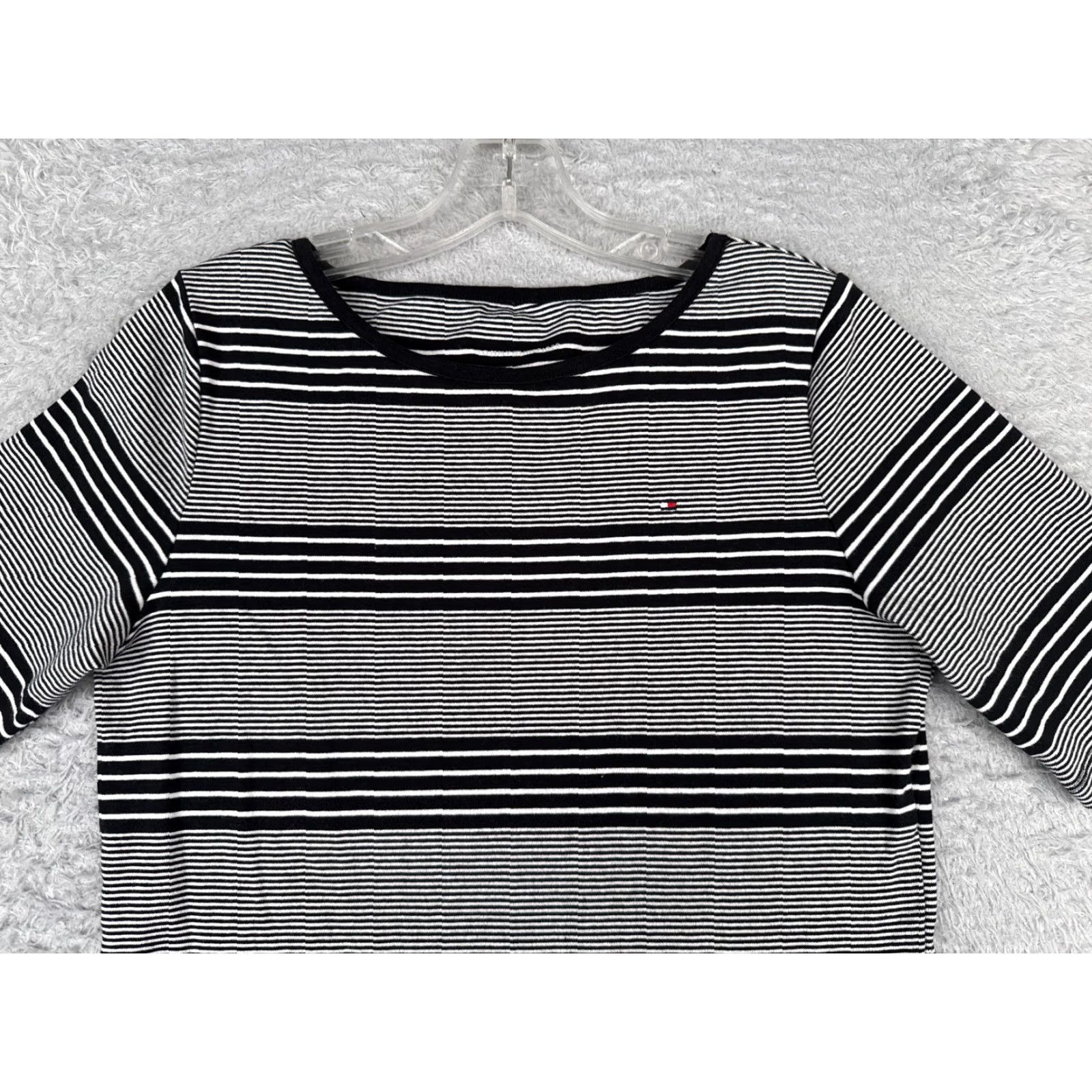 Tommy Hilfiger VINTAGE Tommy Hilfiger Shirt Women L Black White Stripe Round Neck 100% Cotton Knit Logo Tee Adult Large Black Womens Shirt Size L / US 10 / IT 46 - 4 Thumbnail