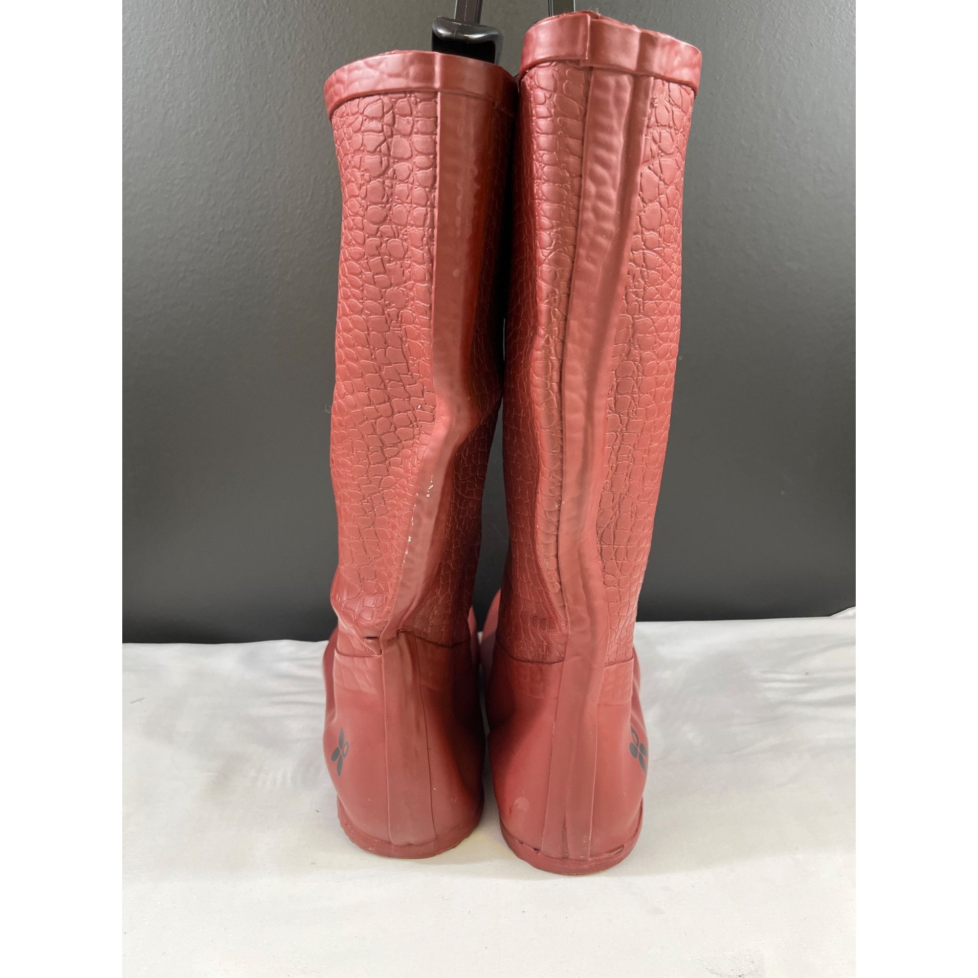 Other Butterfly Twist Women's Burgundy Shoes/Rain Boots Size 41/9. Size US 9.5 / IT 39.5 - 4 Thumbnail