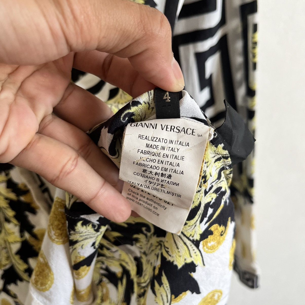 Versace VERSACE PRINTED SILK SHIRT Size XS / US 0-2 / IT 36-38 - 14 Thumbnail