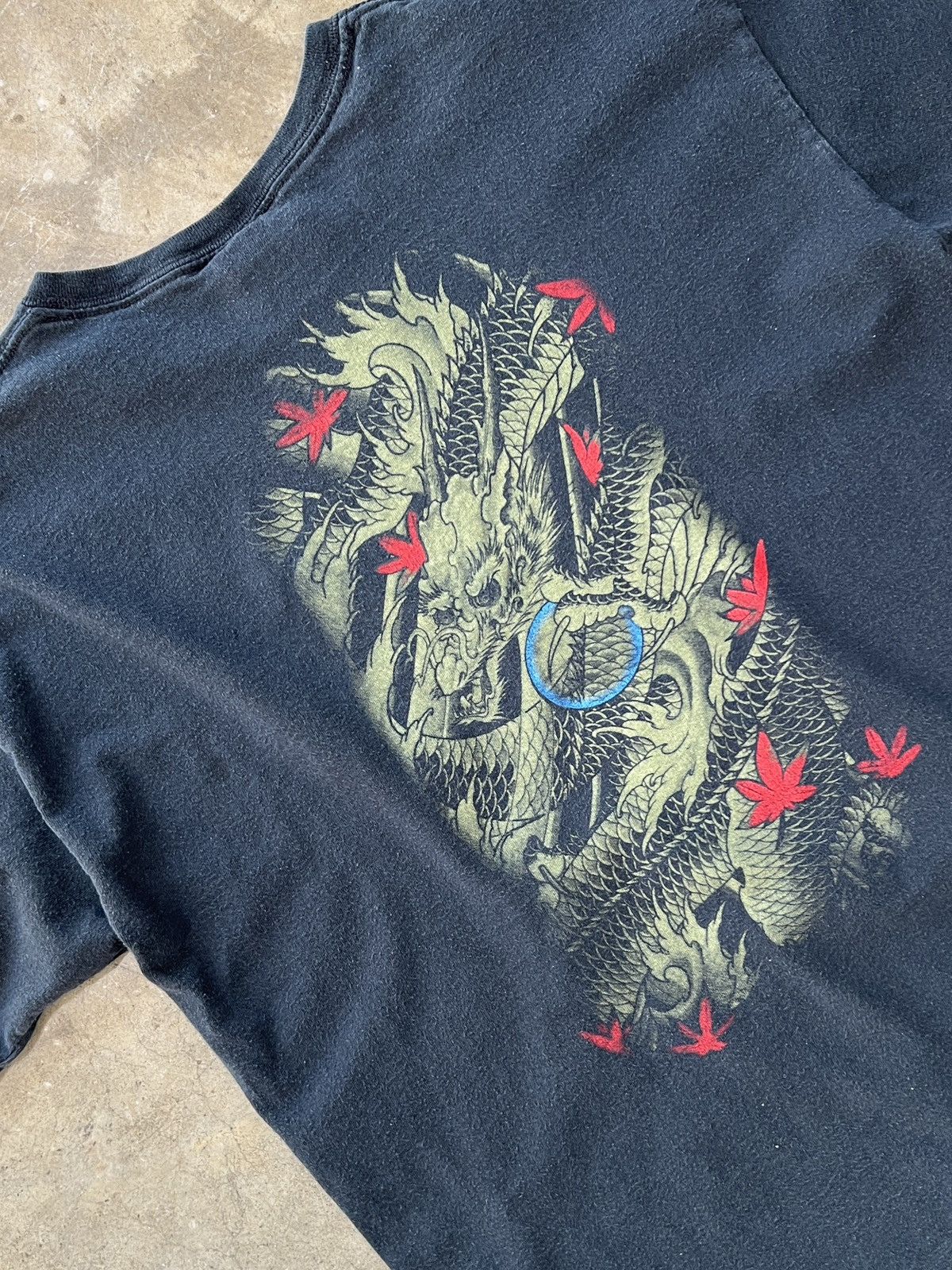 Vintage Vintage Chinese Dragon Weed Leaf Tee Large Size US L / EU 52-54 / 3 - 1 Thumbnail