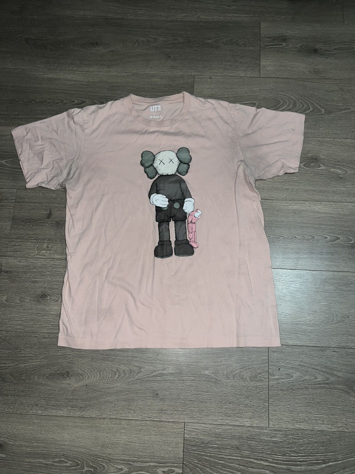 Kaws × Uniqlo Kaws x Uniqlo 2019 Collab Size US L / EU 52-54 / 3 - 1 Thumbnail