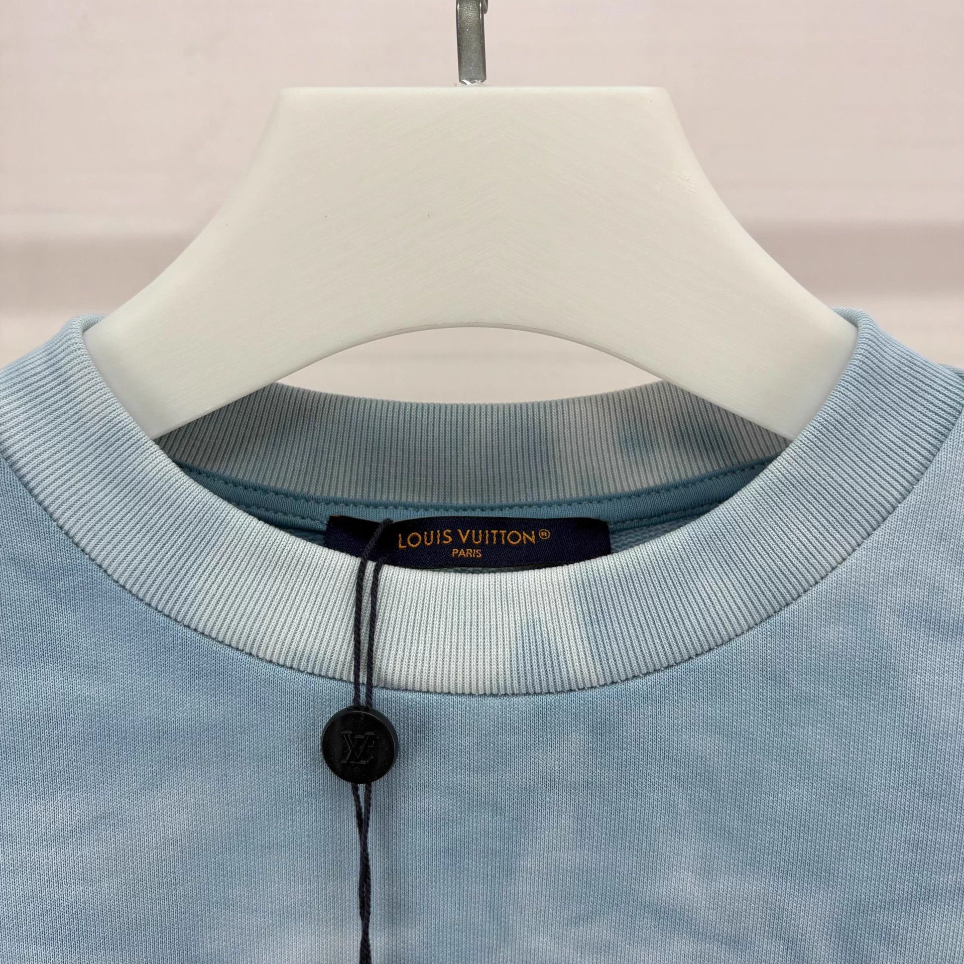 Louis Vuitton LV 26SS sky blue gradient crewneck M NWT IT Size US M / EU 48-50 / 2 - 3 Thumbnail