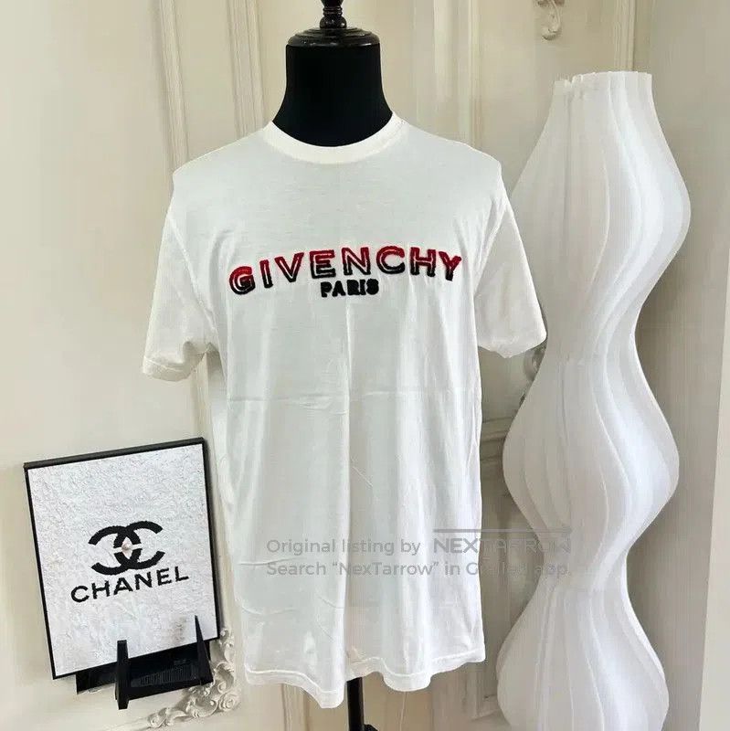 Givenchy Givenchy White Women's T-Shirt - Size S . Size S / US 4 / IT 40 - 2 Thumbnail