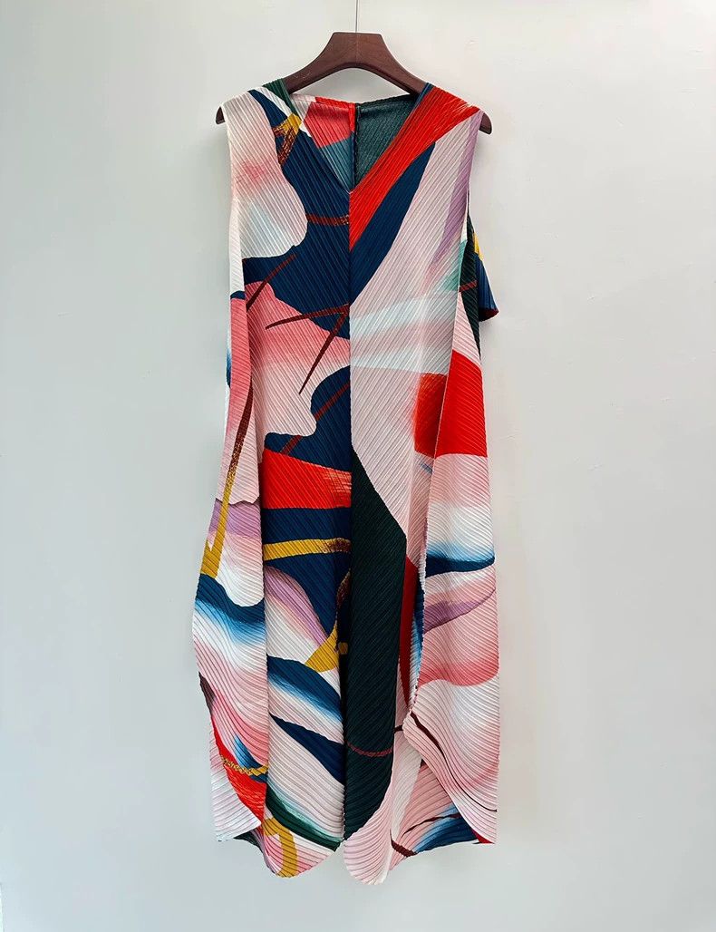 Issey Miyake size:2 Pink ink-wash cloud-printed pleated dr
