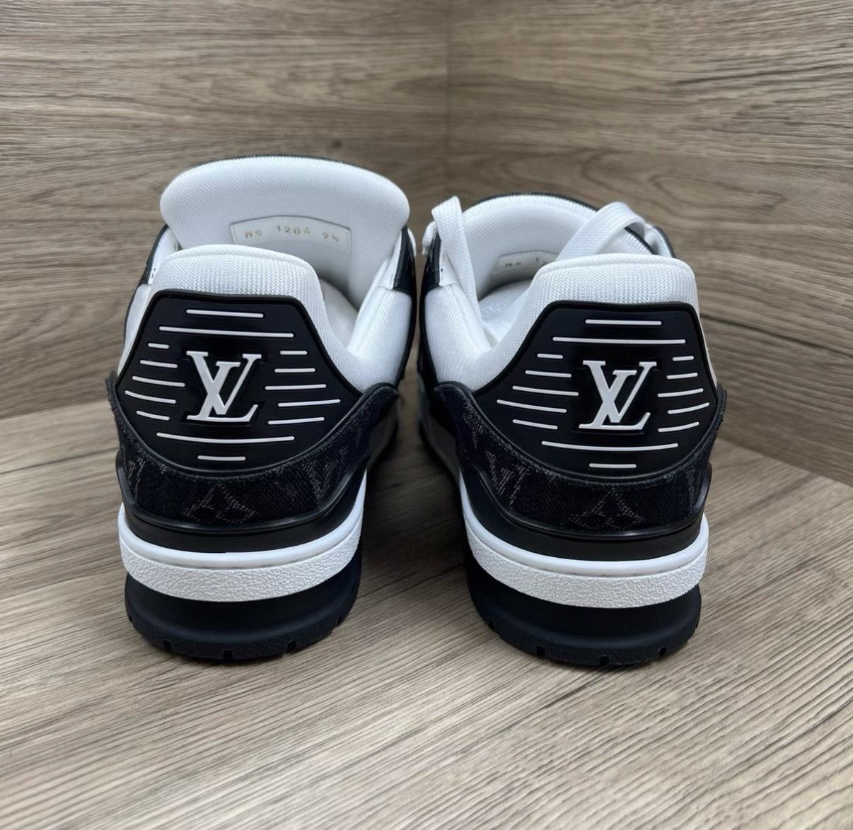 Louis Vuitton Louis Vuitton Trainer Black and White Denim Sneakers J41 Size US 9.5 / EU 42-43 - 5 Thumbnail