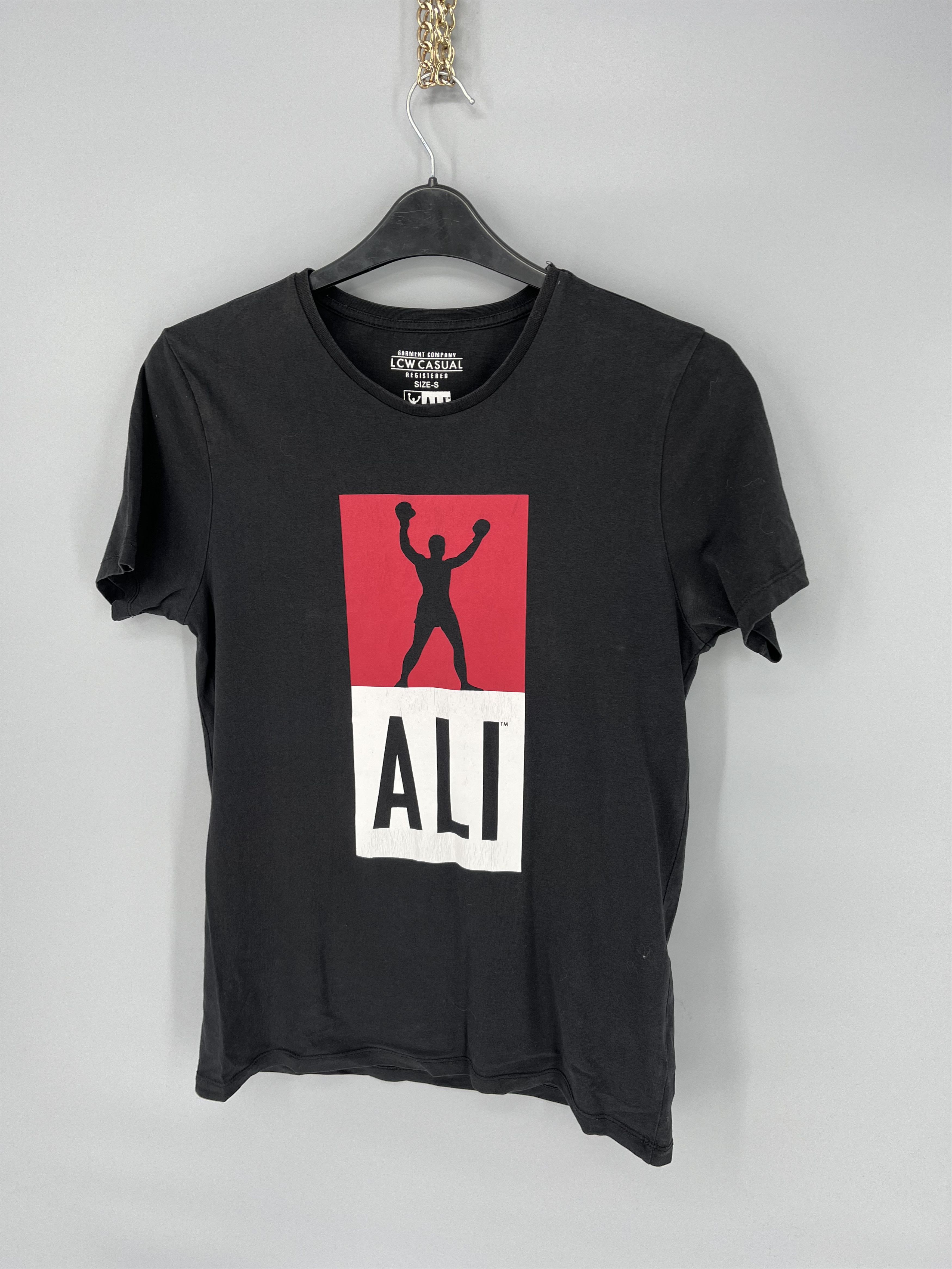 Vintage Y2K The Greatest Muhammad Ali American Boxer Faded Tshirts Size US S / EU 44-46 / 1 - 3 Thumbnail