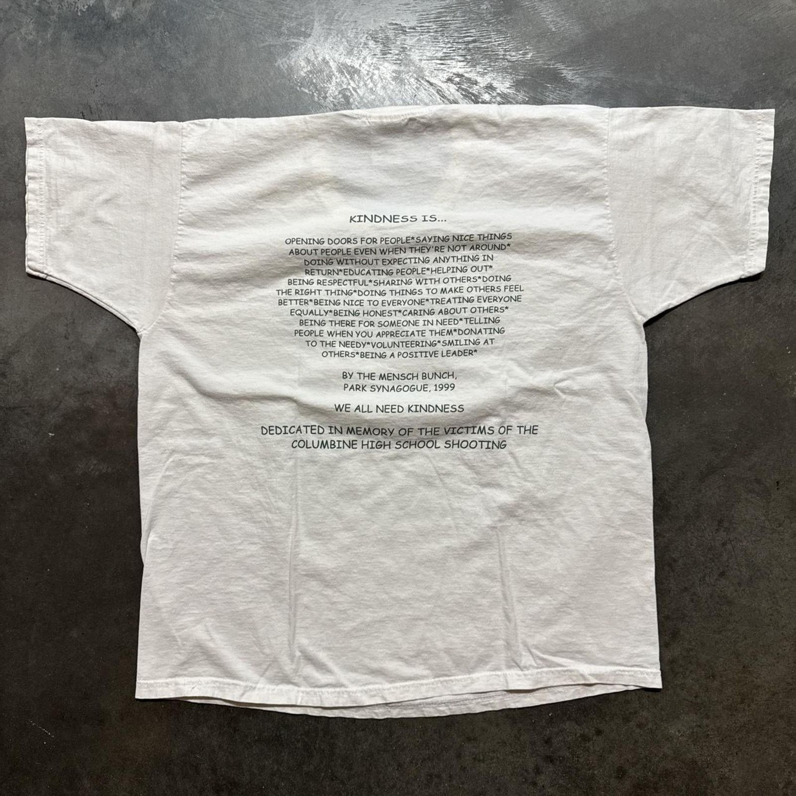 Vintage Vintage 90s Columbine Memorial Need Kindness Graphic T-Shirt Size US XL / EU 56 / 4 - 6 Thumbnail