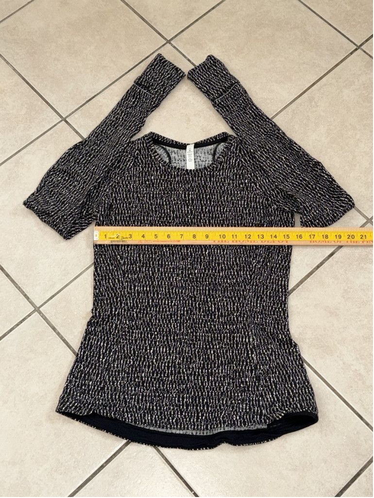 Lululemon LULULEMON RUNDERFUL LONG SLEEVE REFLECTIVE LUON W/B SIZE 8 Size M / US 6-8 / IT 42-44 - 4 Thumbnail