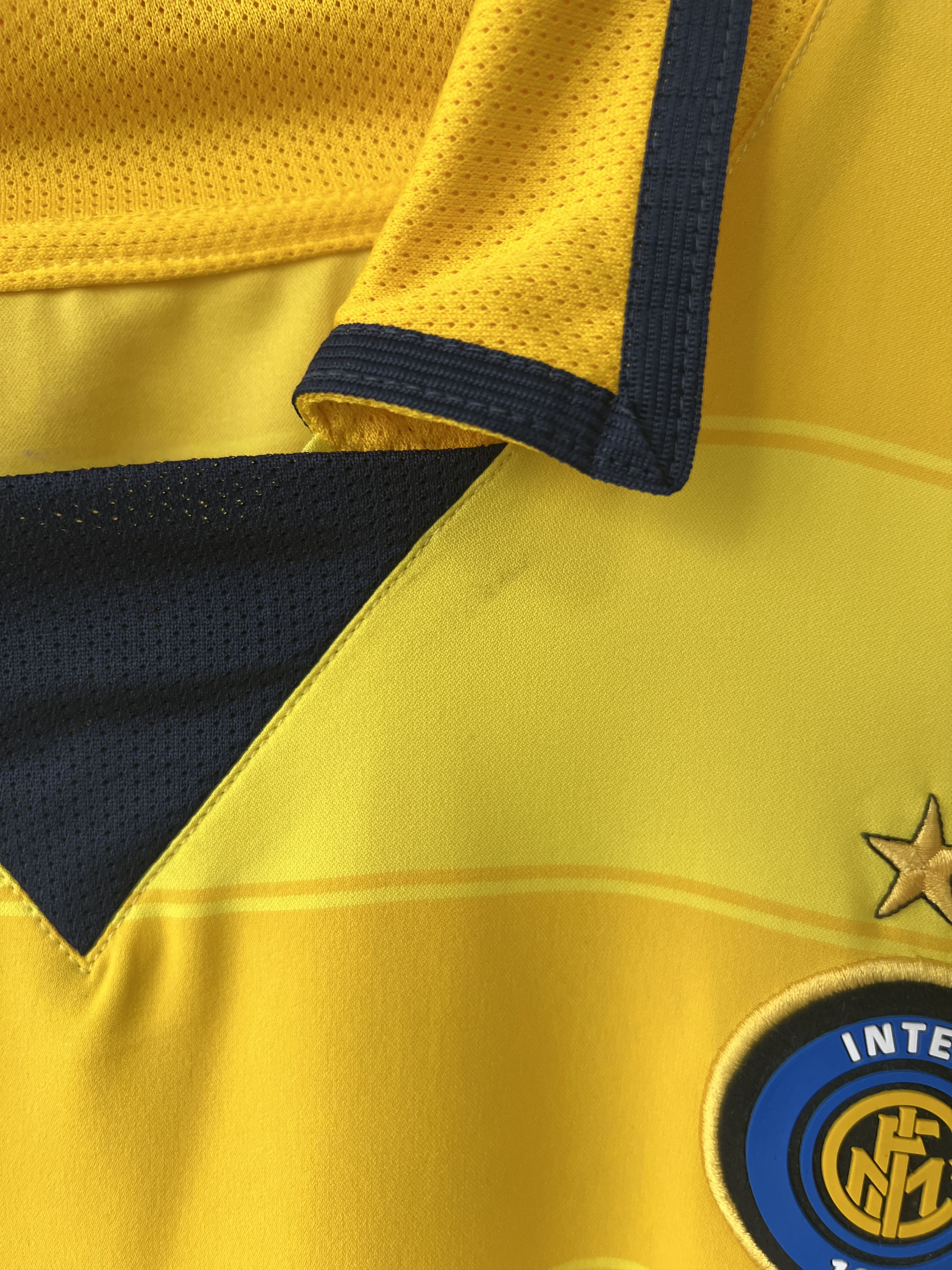 Nike (L) Inter Milan 2003-04 Away Kit Adriano #10 Size US L / EU 52-54 / 3 - 10 Thumbnail