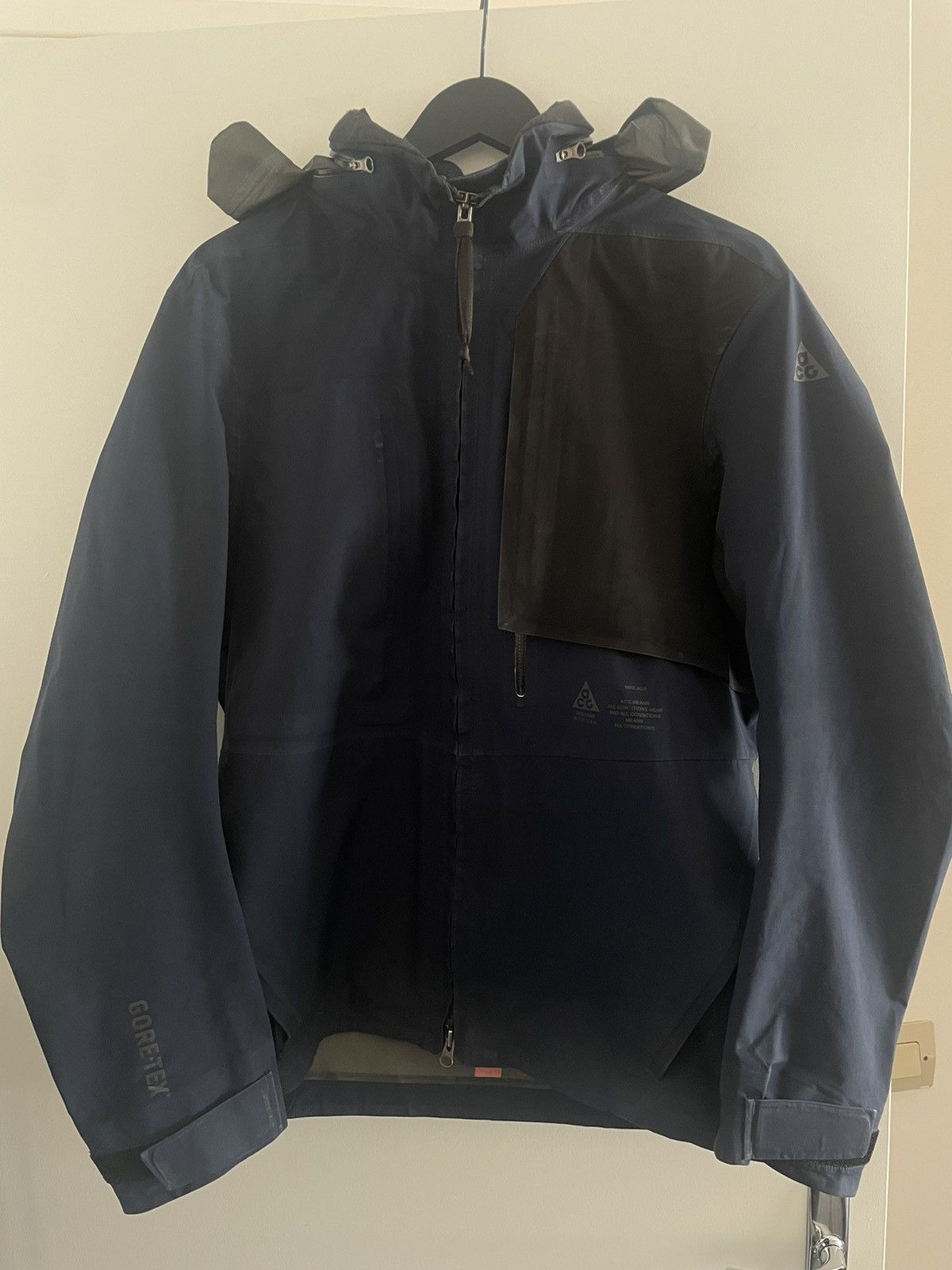 image of Errolson Hugh x Nike Acg Nikelab Acg 2In1 System Jacket (Shell Only) in Navy, Men's (Size Medium)