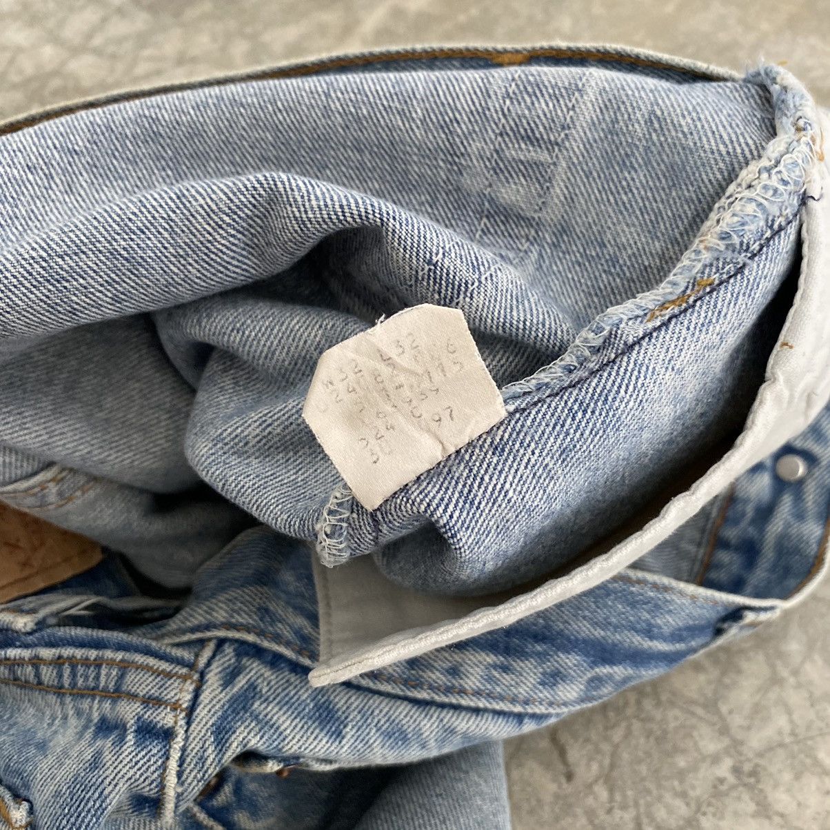 Levi's Vintage 80’s Levis 501 Faded Blue Ripped Denim Jeans Size US 31 - 25 Thumbnail