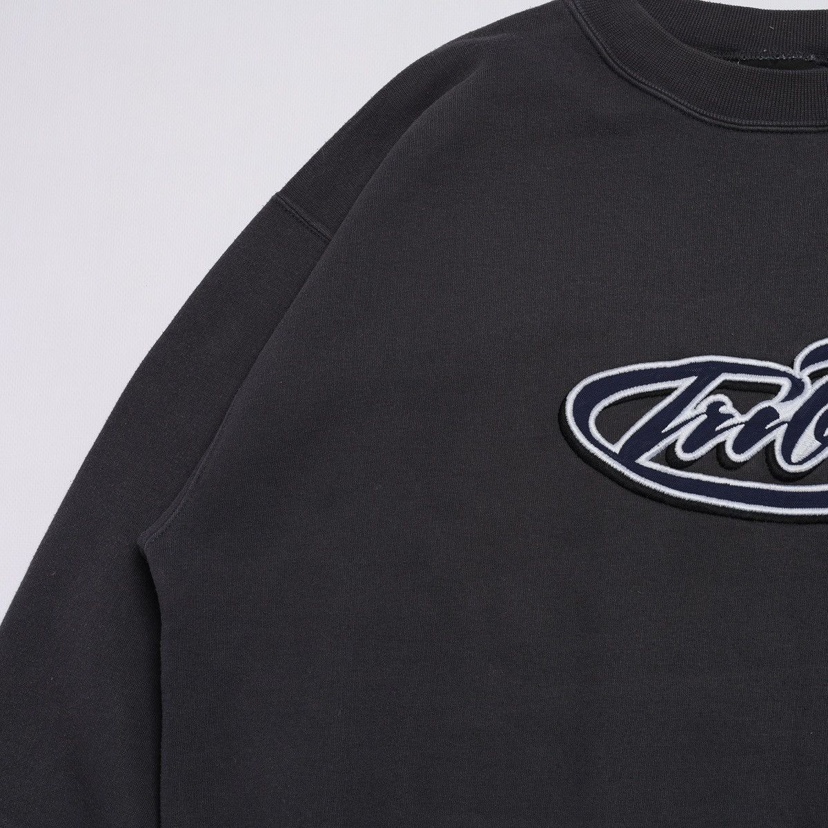 Tribal Streetwear Vintage Tribal Center Logo Sweatshirt Size US XL / EU 56 / 4 - 5 Thumbnail