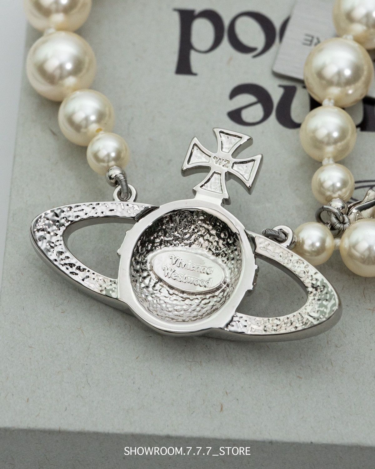 Vivienne Westwood Vivienne Westwood One-Row Pearl Bas Relief Choker Size ONE SIZE - 5 Thumbnail