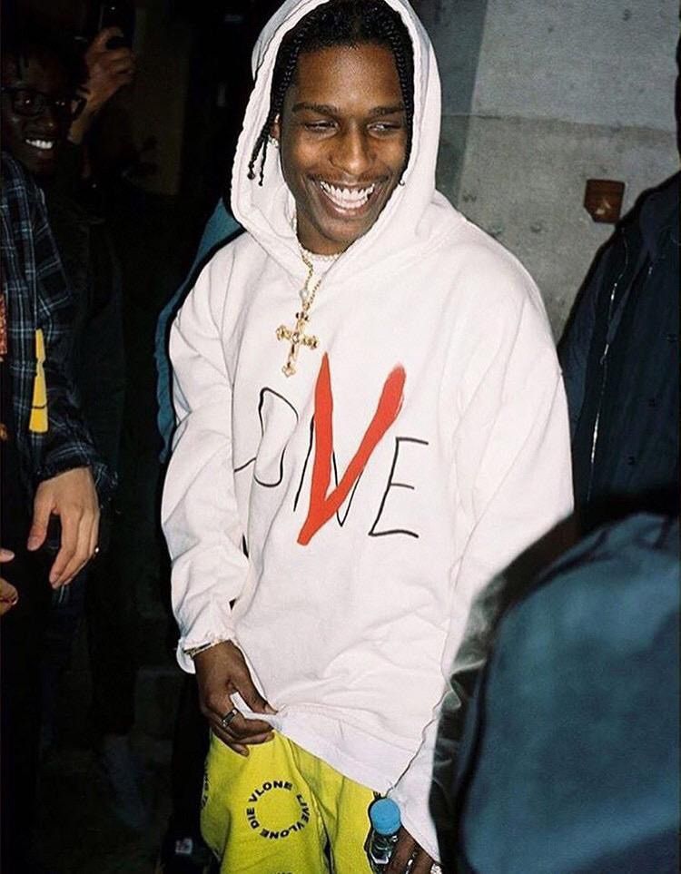 Vlone VLONE LOVE/LONE “IT”🎈 Size US XL / EU 56 / 4 - 9 Thumbnail
