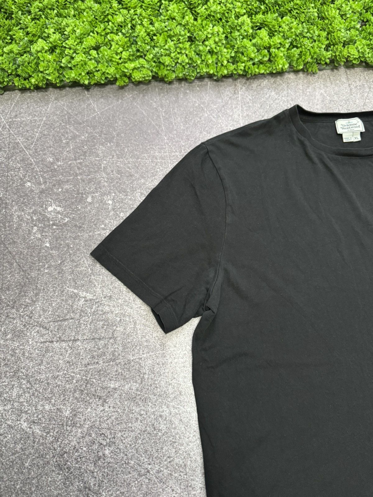 Vivienne Westwood Vivienne Westwood black T shirt size L Size US XL / EU 56 / 4 - 7 Thumbnail