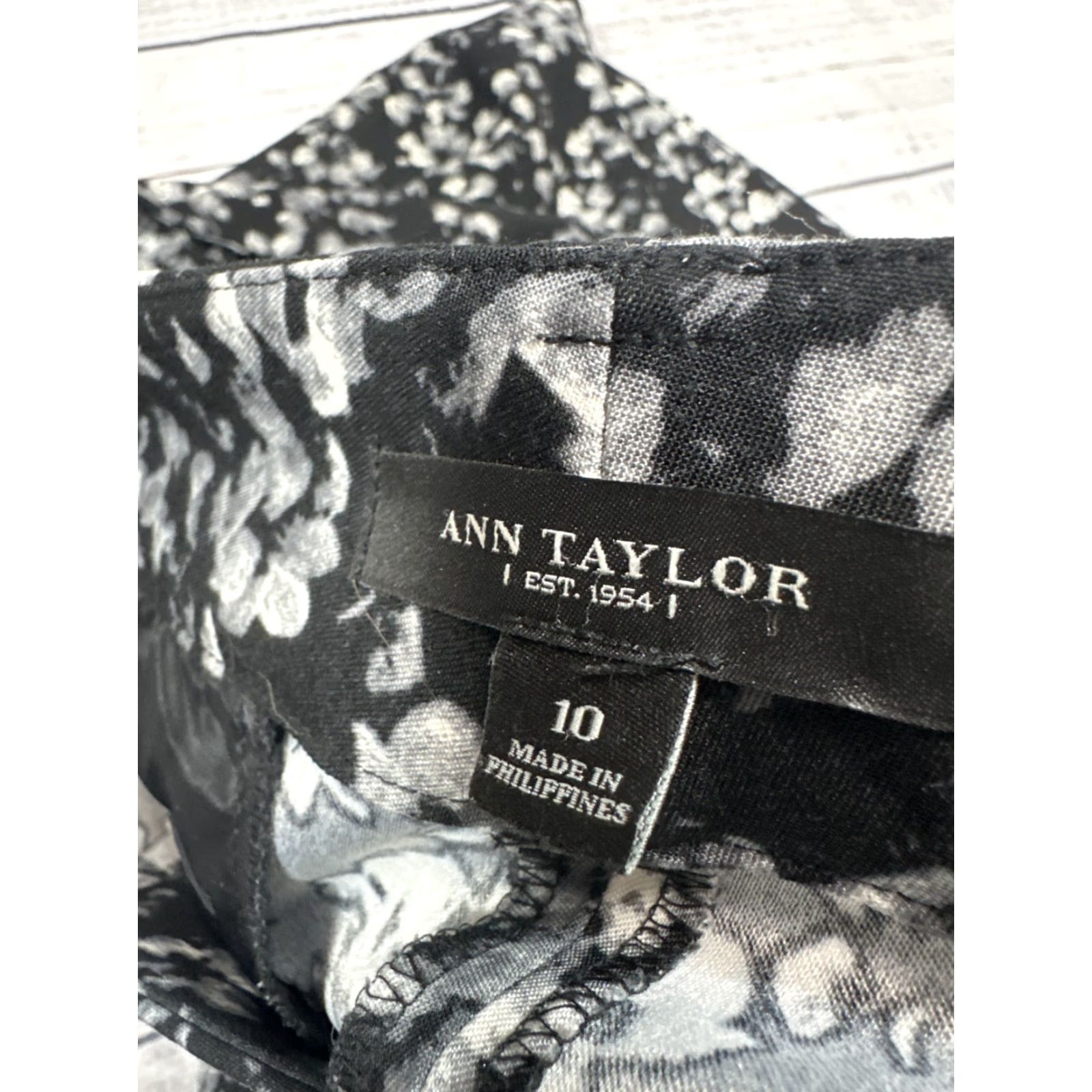 Ann Taylor Ann Taylor Black White Abstract Dress Pants Women Sz 10 Pockets Straight Leg Size 32" / US 10 / IT 46 - 4 Thumbnail