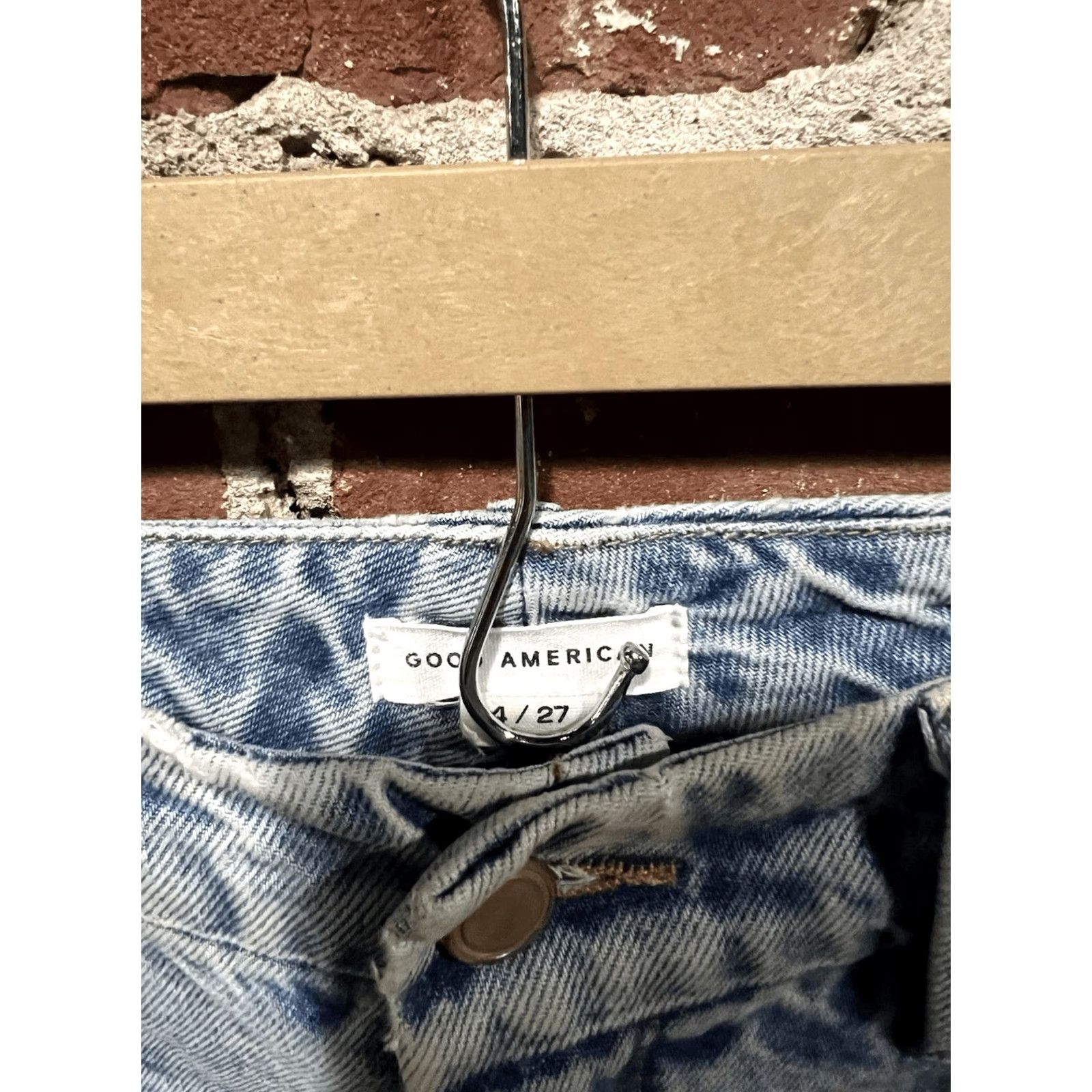 Good American Good American Jeans Women Blue Denim Straight 4/27 Size 4/27 Regular 31in Inseam Women’s Blue Denim Straight Jeans Size 27" / US 4 / IT 40 - 3 Thumbnail