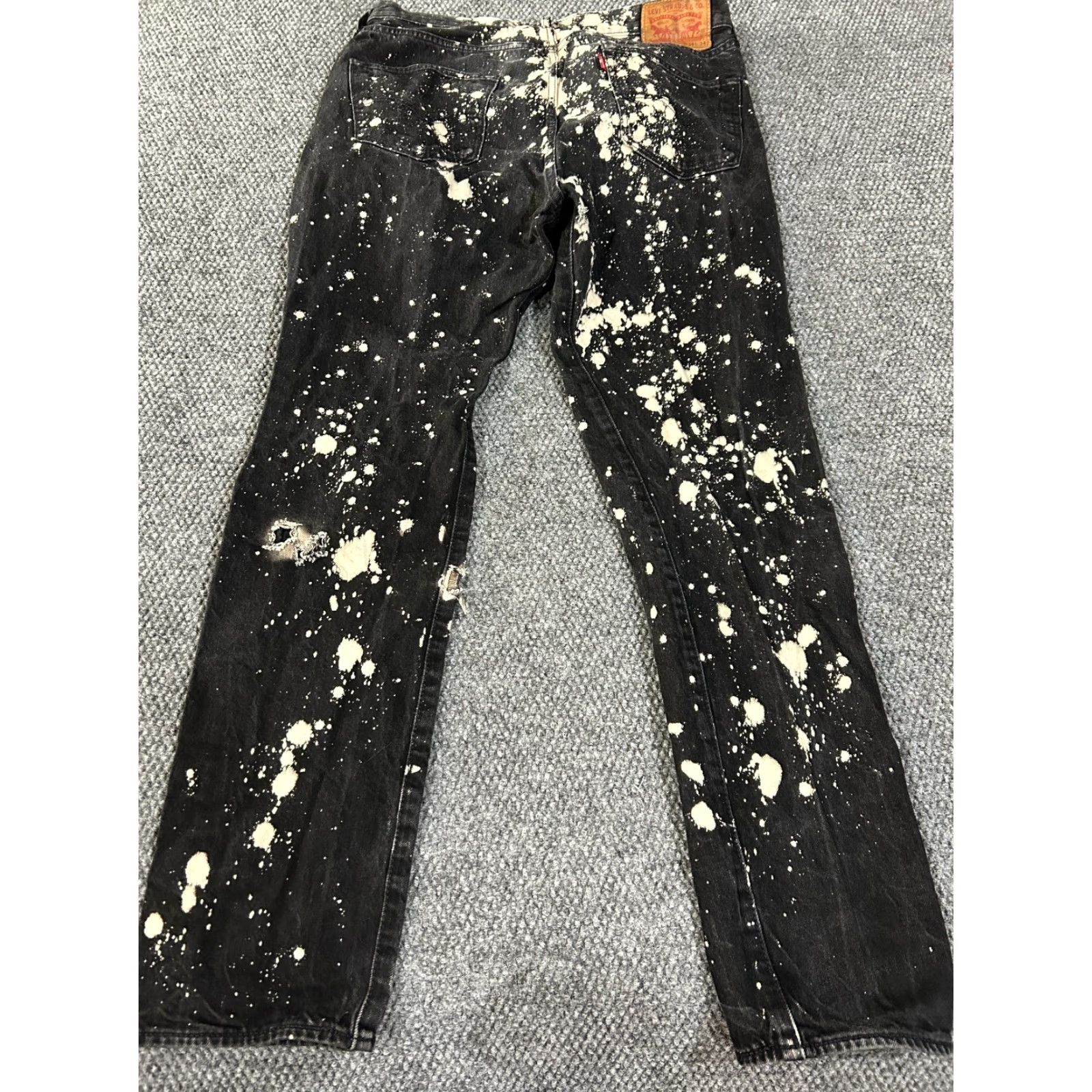 Levi's Levi's 501 Jeans Mens W34 L34 Black Distressed Splatter 5-Pocket Regular Fit Straight Vintage: No (Levi's) Size US 34 / EU 50 - 7 Thumbnail