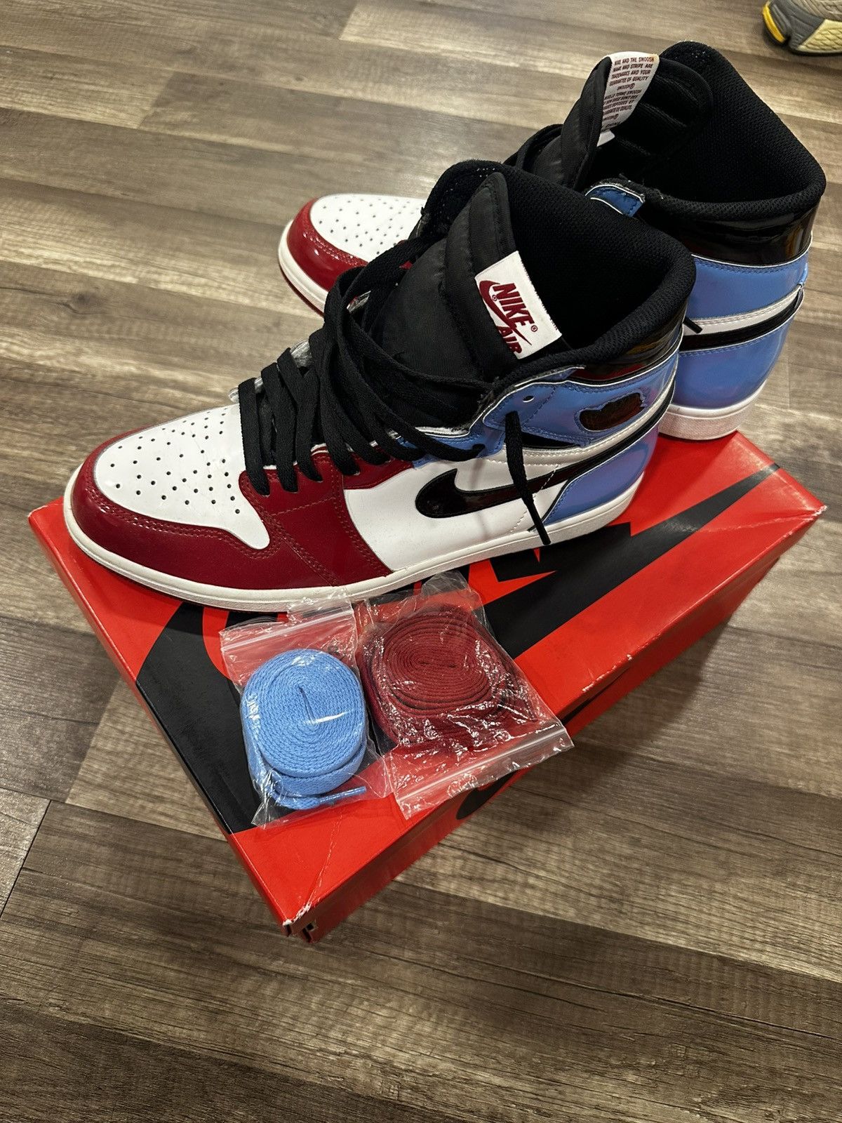 Jordan Brand 2019 Air Jordan 1 retro high OG ‘Fearless’ Size US 10 / EU 43 - 7 Thumbnail