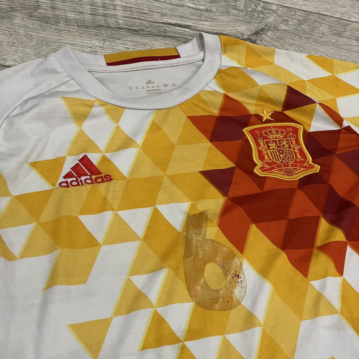 Adidas Adidas tee 6 A iniesta Spain Match worn Shirt Jersey Size US M / EU 48-50 / 2 - 2 Thumbnail