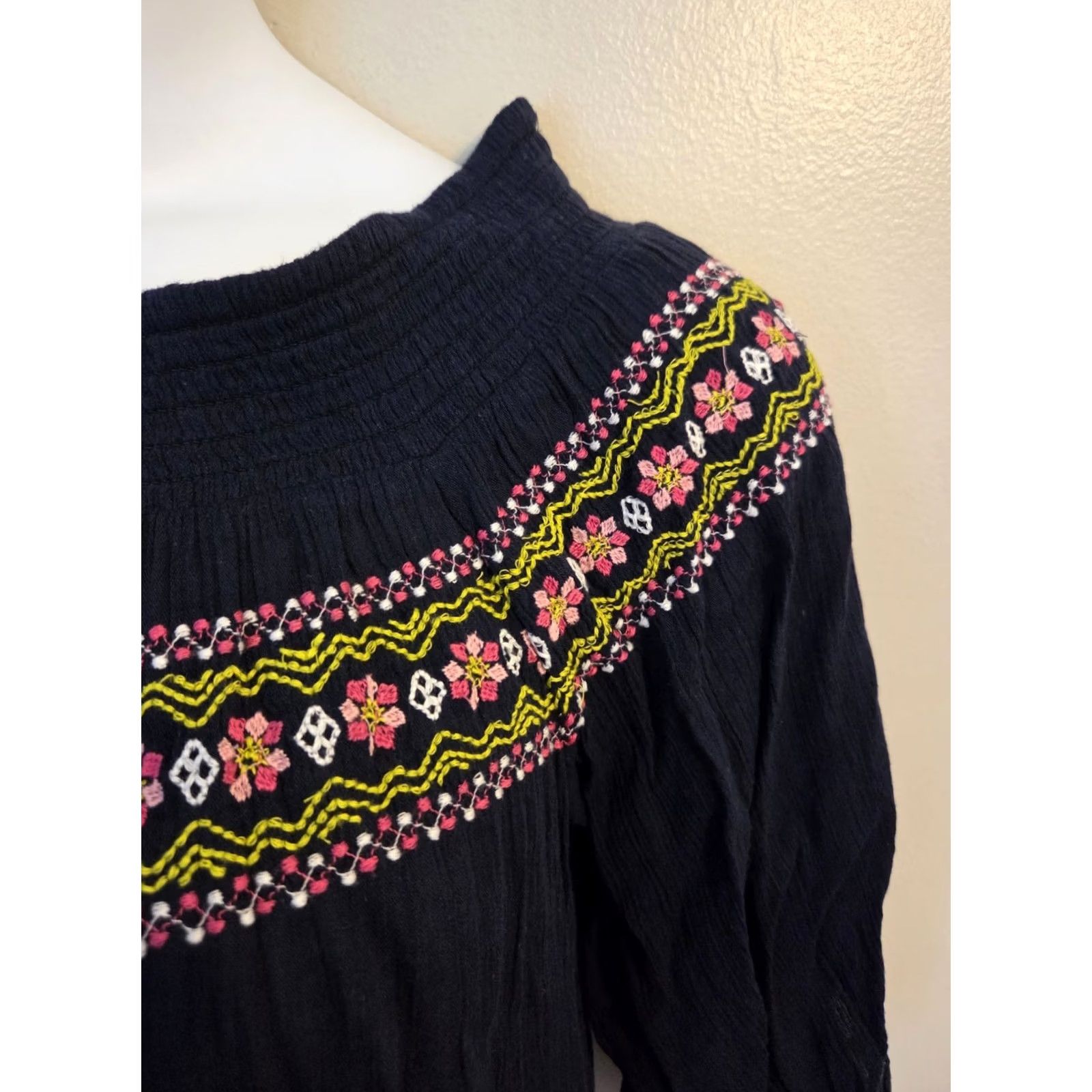 Vintage Crown & Ivy Navy Blue Floral Embroidered Smocked Trim Top Blouse Size L Womens Casual Hippie Boho Size L / US 10 / IT 46 - 3 Thumbnail