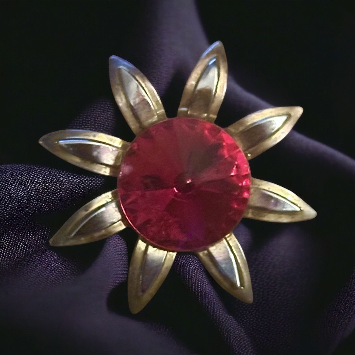 Vintage Vintage gold tone big red rhinestone sunflower brooch Size ONE SIZE - 1 Thumbnail