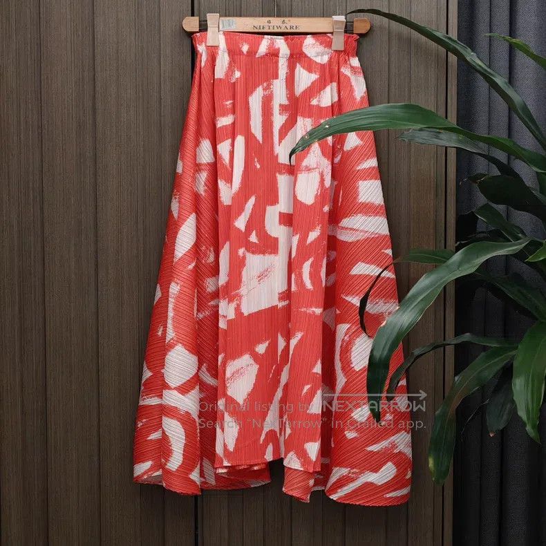 Issey Miyake Issey Miyake size:3 Red Midi Skirt Size 31" - 1 Thumbnail