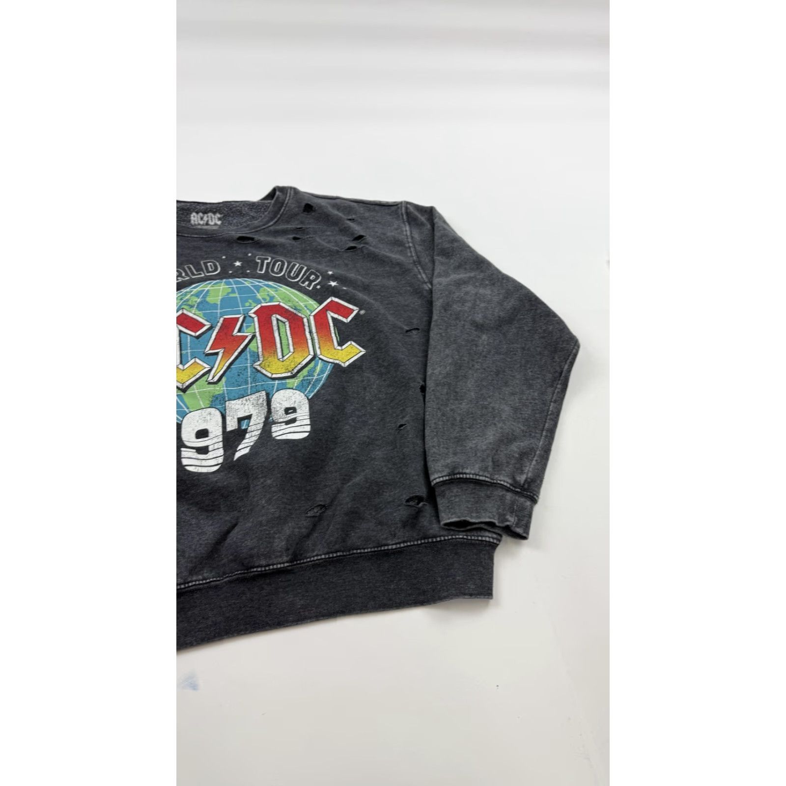 Vintage AC/DC World Tour Sweatshirt Womens 3XL Black 1979 Band Distressed Pullover Rock Shirt Size XXL / US 16-18 / IT 52-54 - 4 Thumbnail