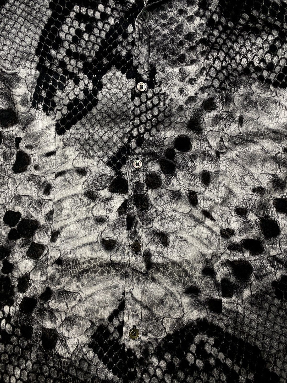 Tornado Mart 2000's Tornado Mart Monochrome Phyton Pattern Shirts Size US M / EU 48-50 / 2 - 3 Thumbnail