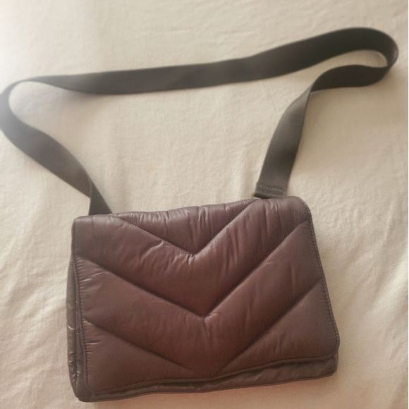 Athleta Caraa X Athleta Foldover Seatbelt Handle Crossbody Shoulder Size ONE SIZE - 2 Thumbnail