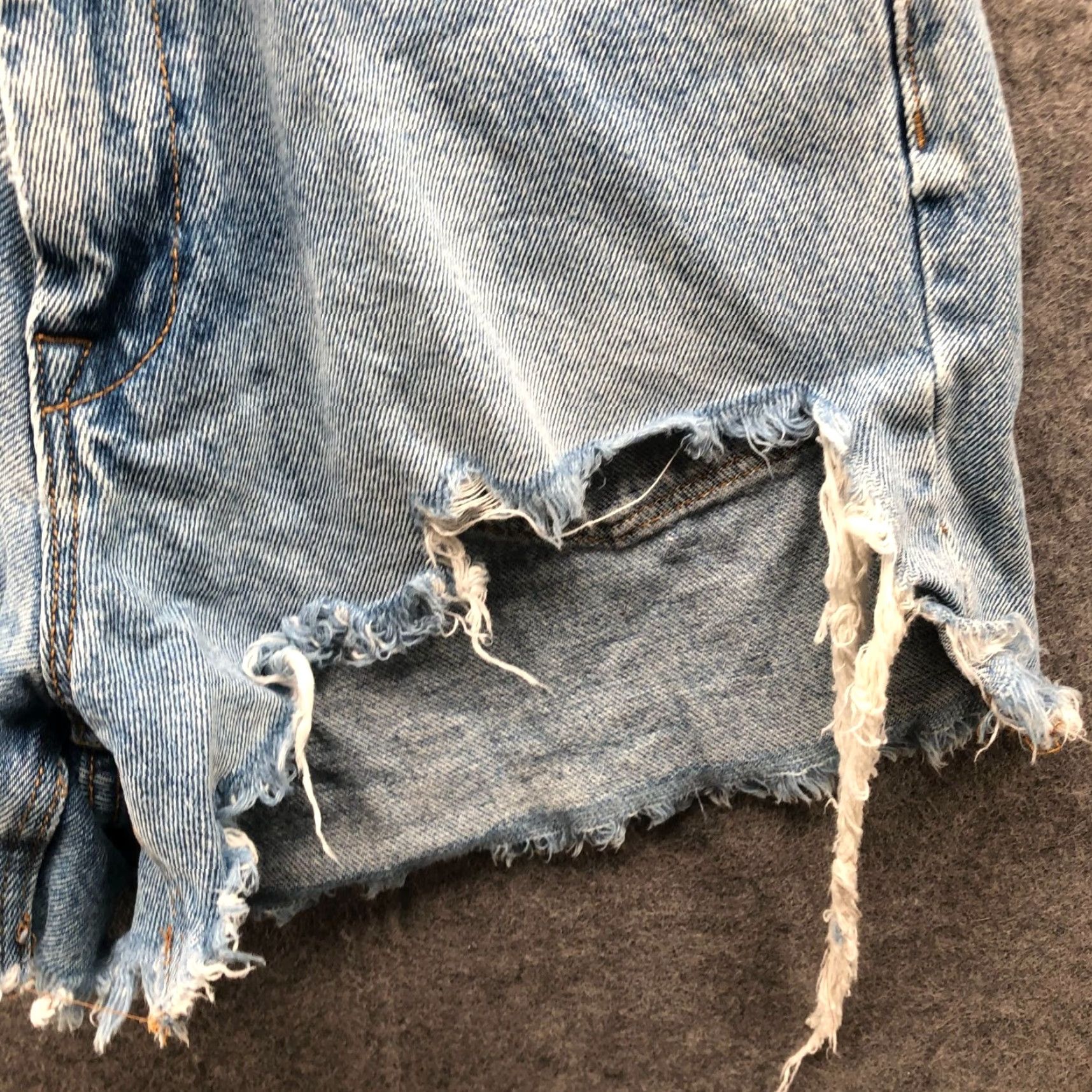 Zara Zara Denim Shorts Womens 4 Blue Light Wash Cutoff Frayed Ripped Distressed Jeans Shorts Women 4 Blue Light Wash Cut-Off Size 27" / US 4 / IT 40 - 3 Thumbnail