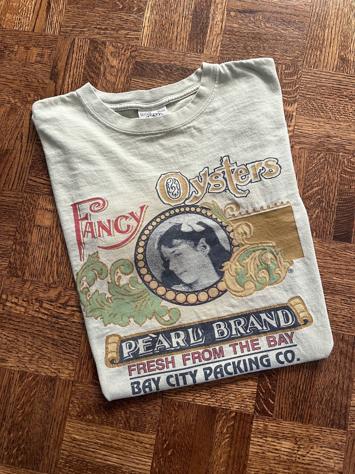 Japanese Brand Vintage Y2K Pearl Brand Fancy Oysters Graphic Tee Shirt Size US M / EU 48-50 / 2 - 1 Thumbnail