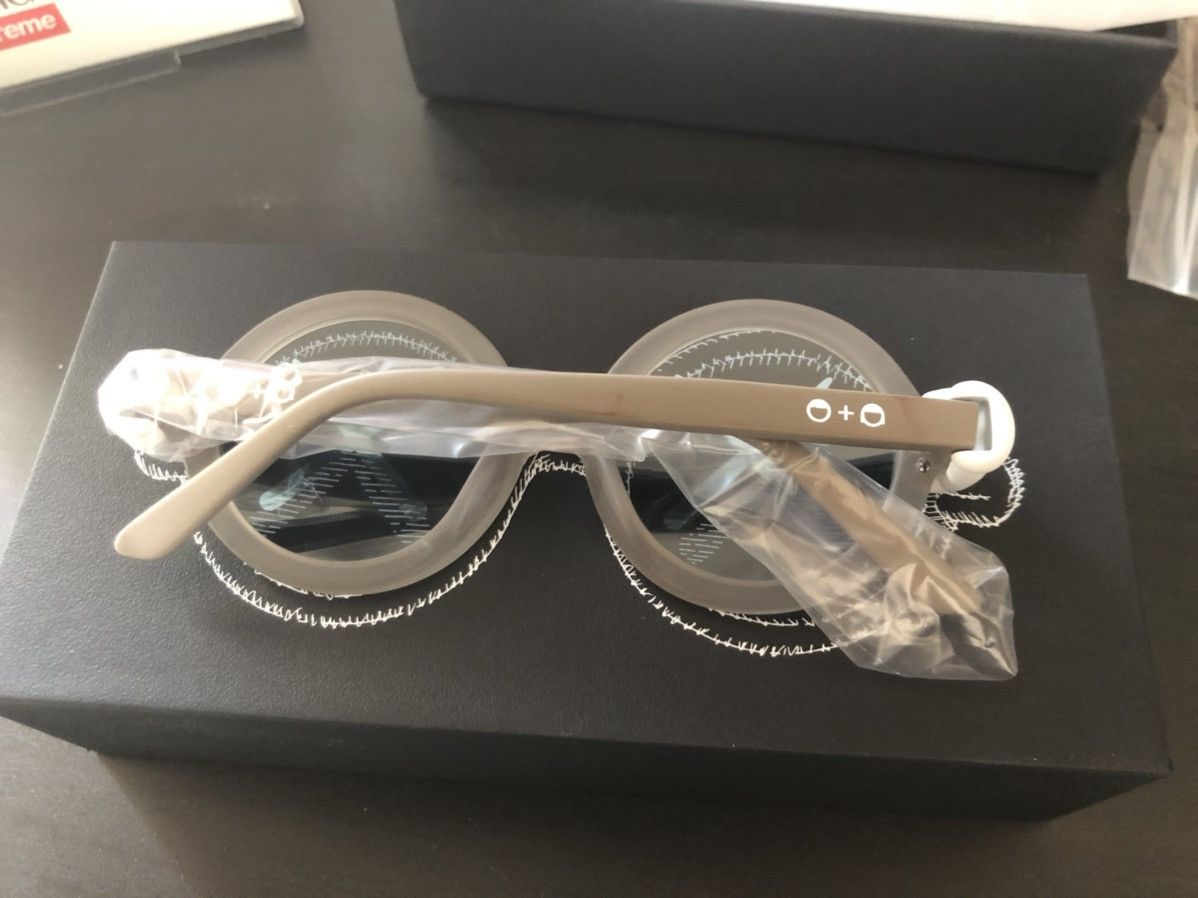 Kaws Kaws x SD Kid Sunglasses Grey Size ONE SIZE - 2 Thumbnail